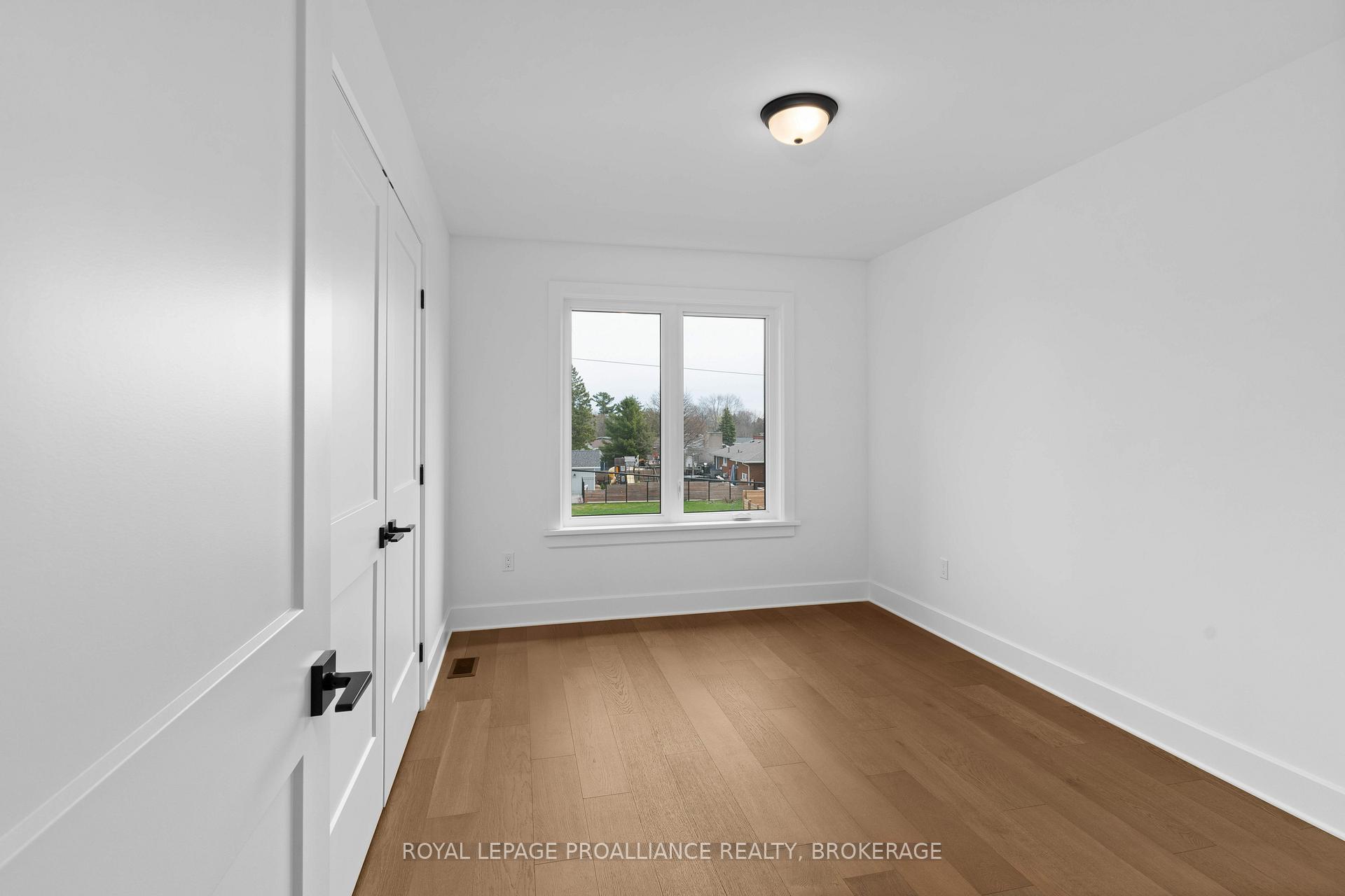 Photo 11 of 2 Park Crescent, Loyalist, Amherstview — HOMEH