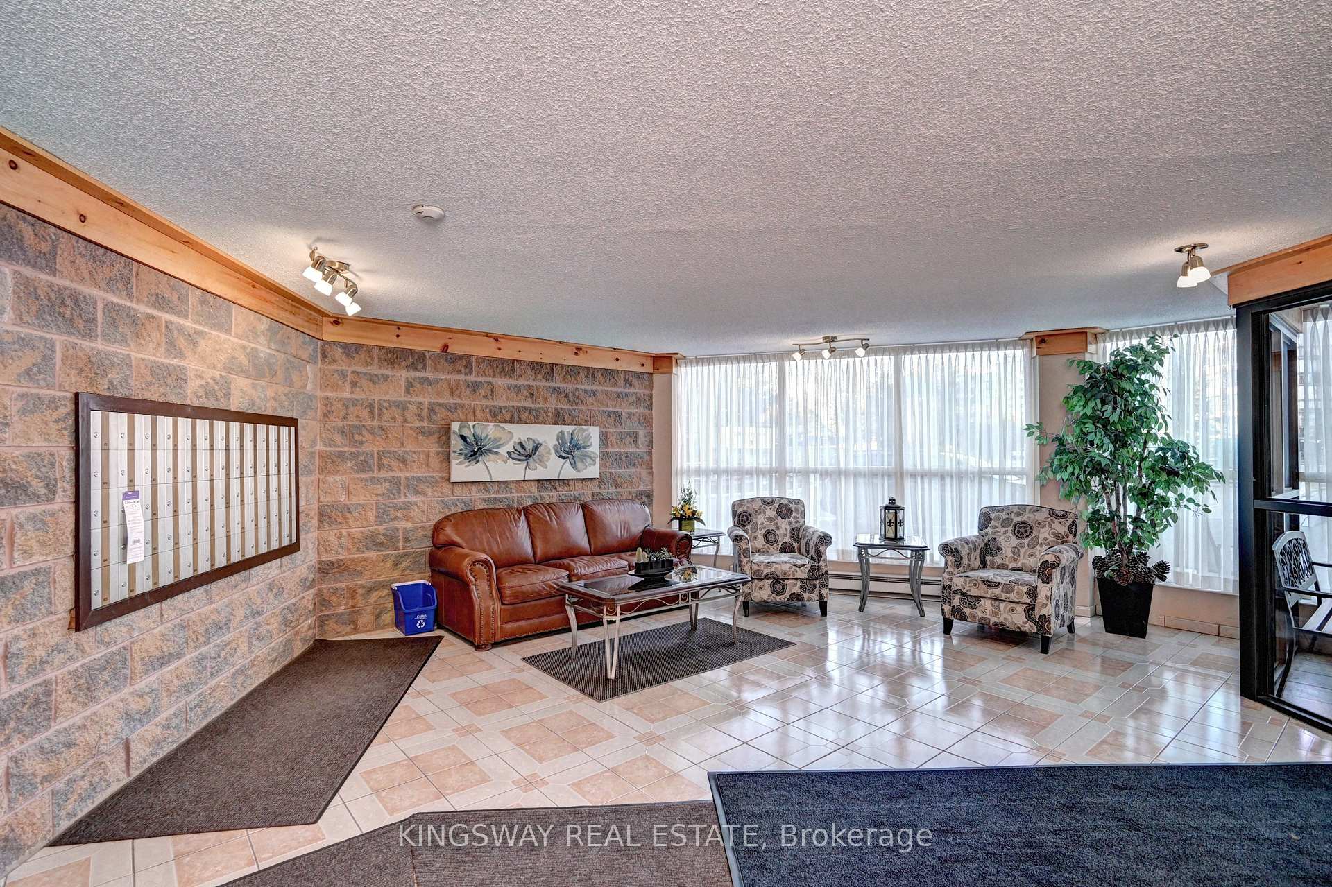 Photo 15 of Unit 401, 24 Marilyn Drive N, Guelph, Riverside Park — HOMEH