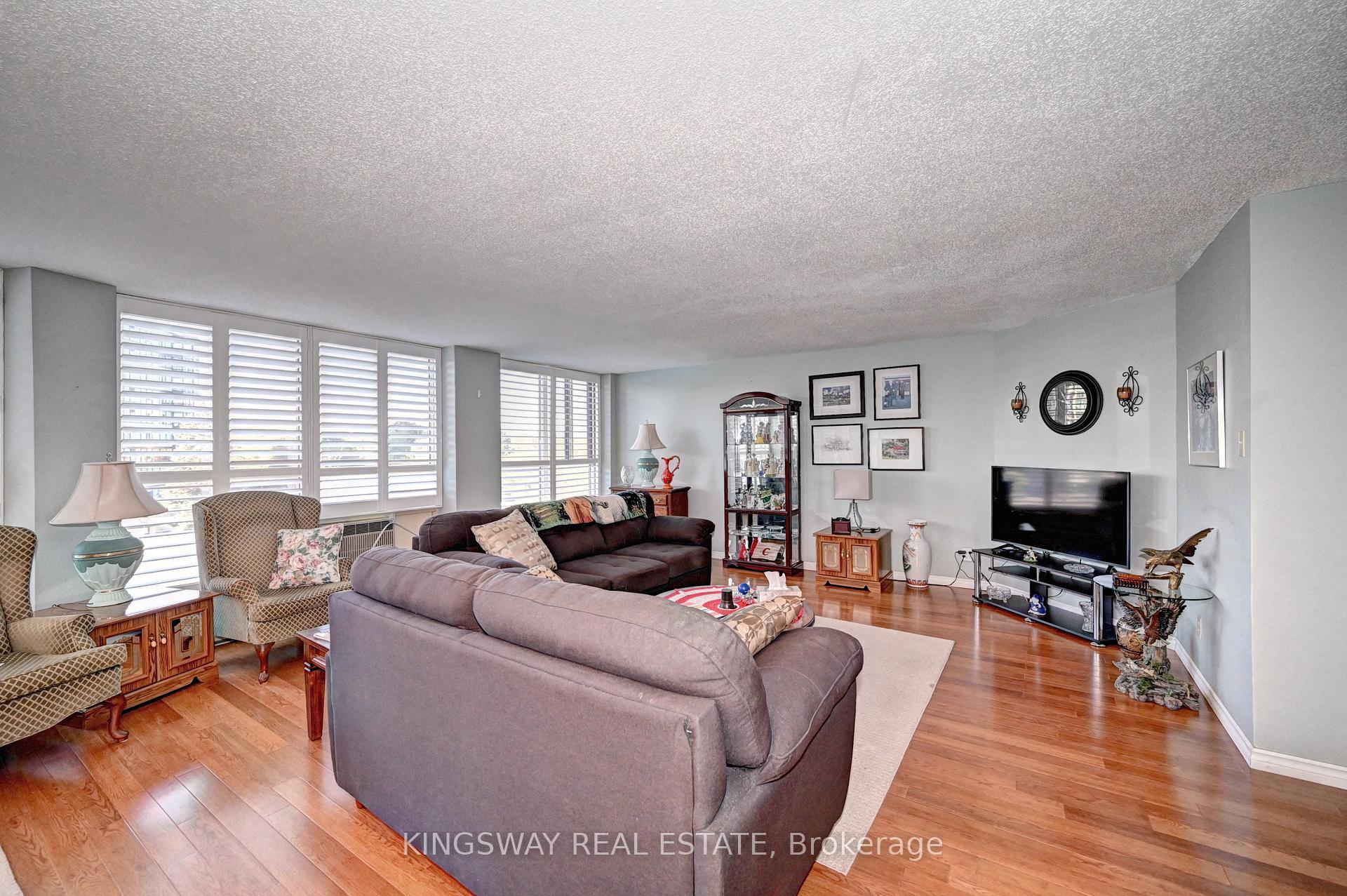 Photo 4 of Unit 401, 24 Marilyn Drive N, Guelph, Riverside Park — HOMEH