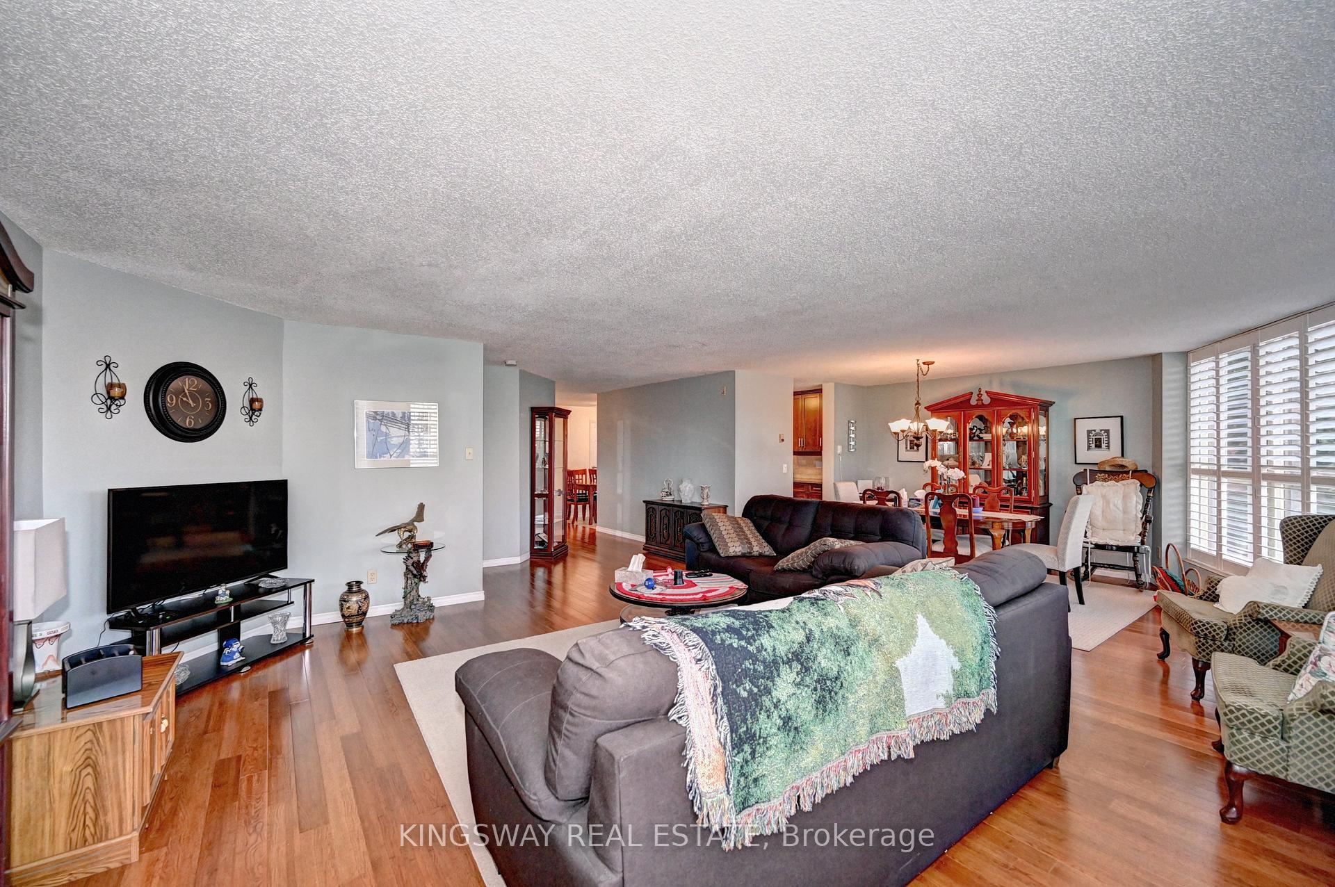 Photo 5 of Unit 401, 24 Marilyn Drive N, Guelph, Riverside Park — HOMEH