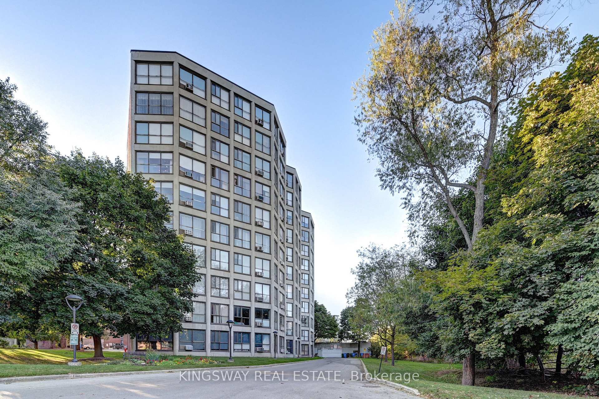 Photo 34 of Unit 401, 24 Marilyn Drive N, Guelph, Riverside Park — HOMEH