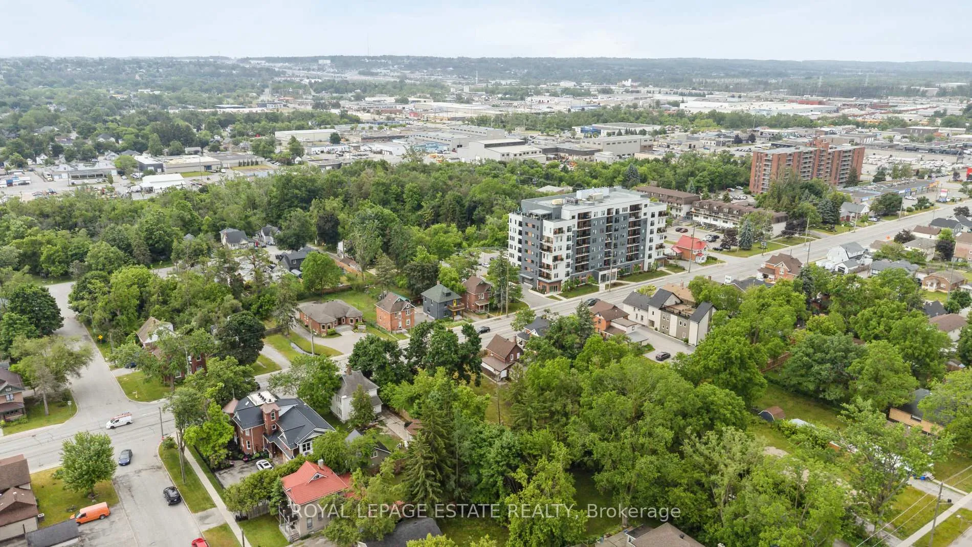 Photo 4 of 226 Dunlop Street W, Barrie, Queen's Park — HOMEH