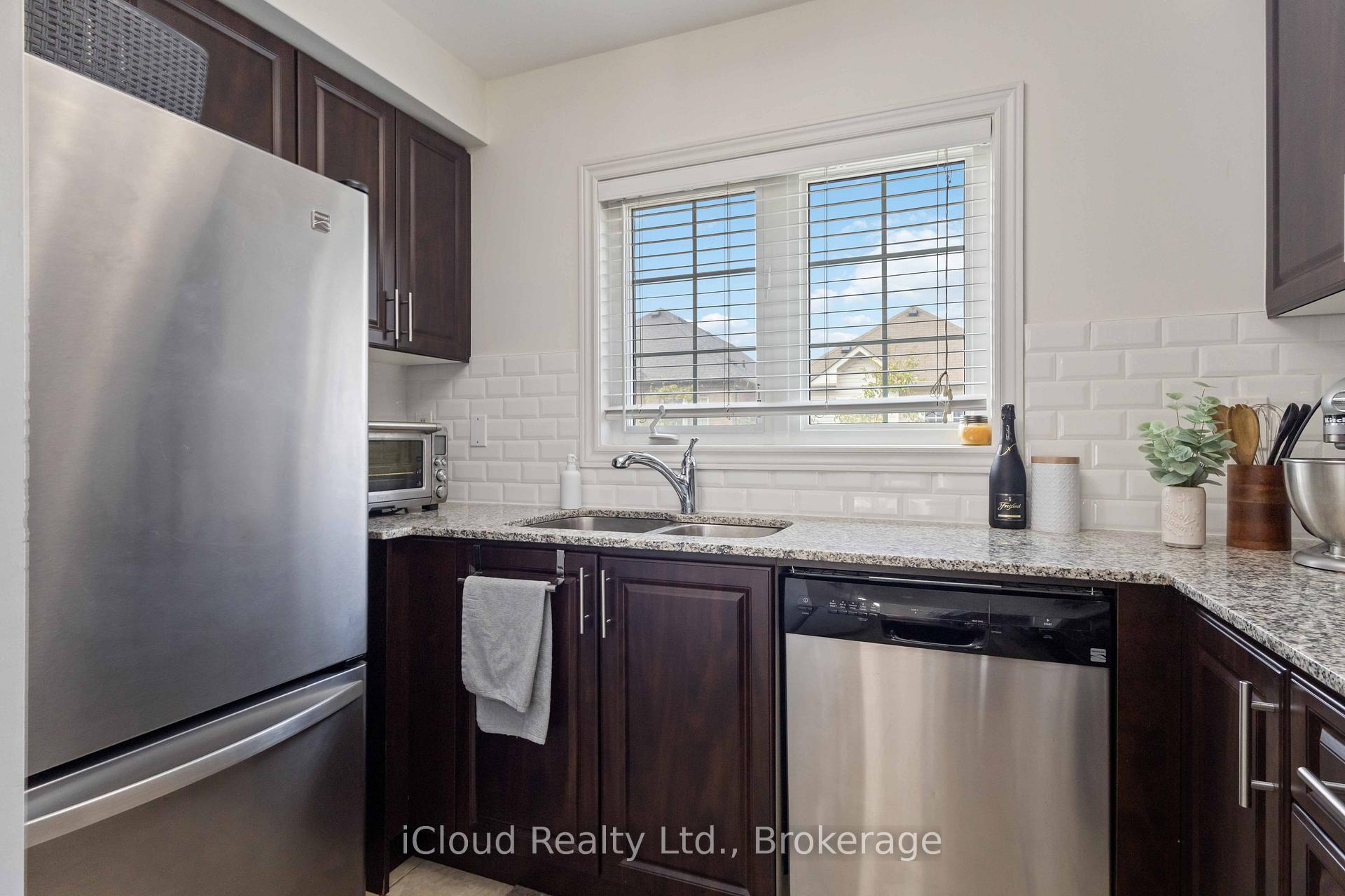 Photo 5 of 12 Cooperage Lane, Ajax, Central — HOMEH