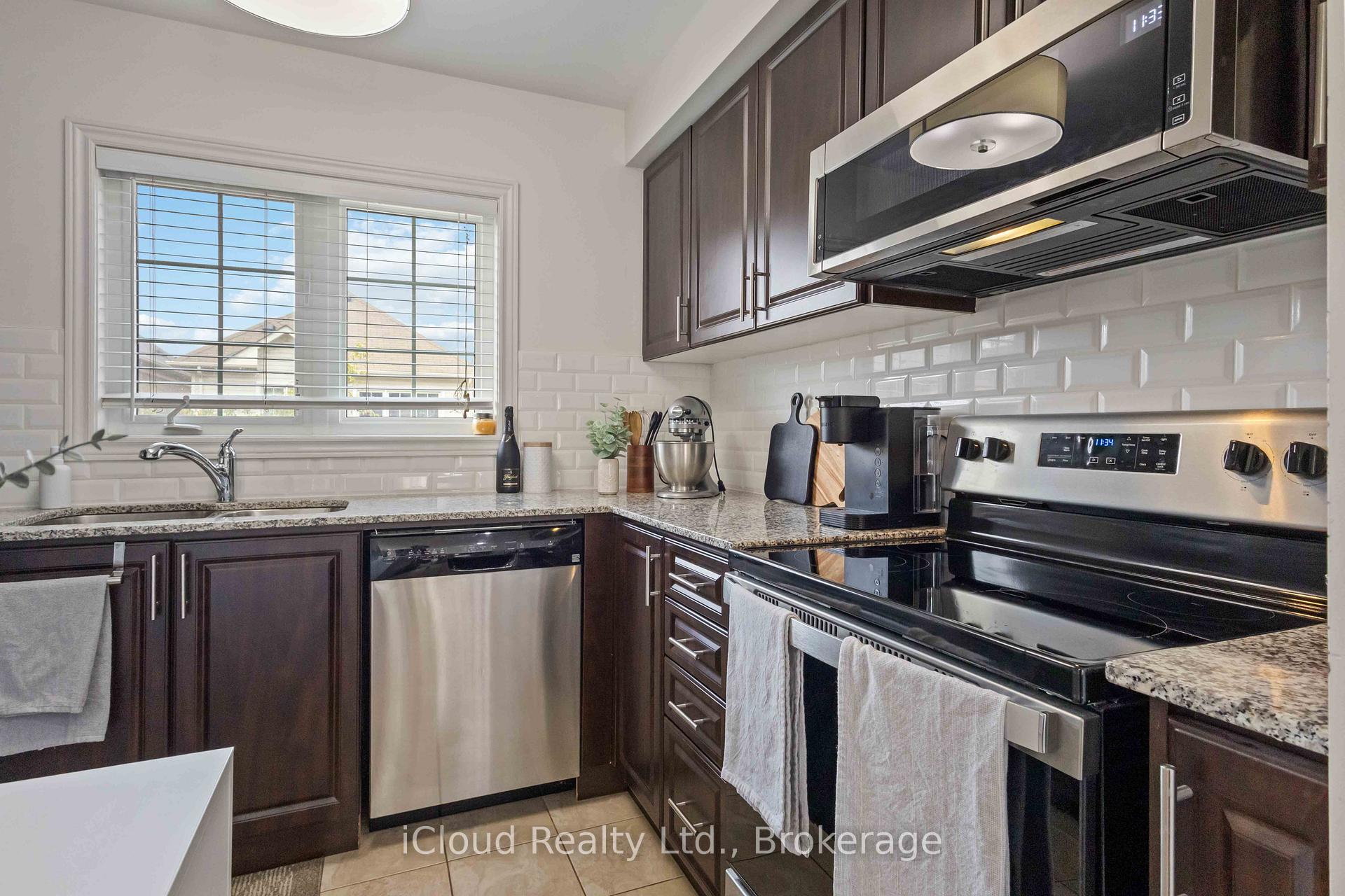 Photo 9 of 12 Cooperage Lane, Ajax, Central — HOMEH