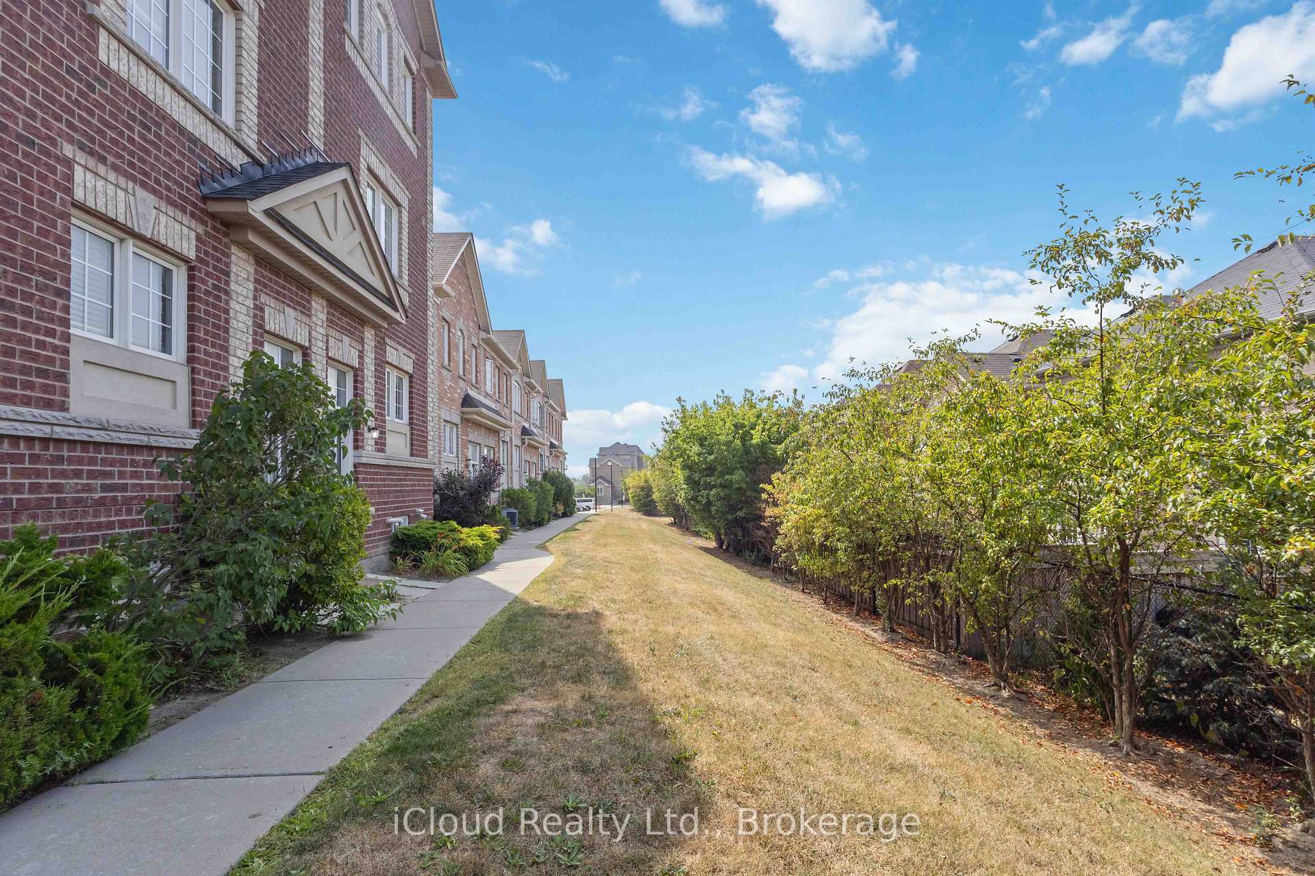 Photo 13 of 12 Cooperage Lane, Ajax, Central — HOMEH