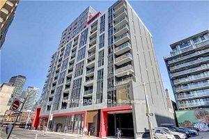 Front of Unit 907, 435 Richmond Street W