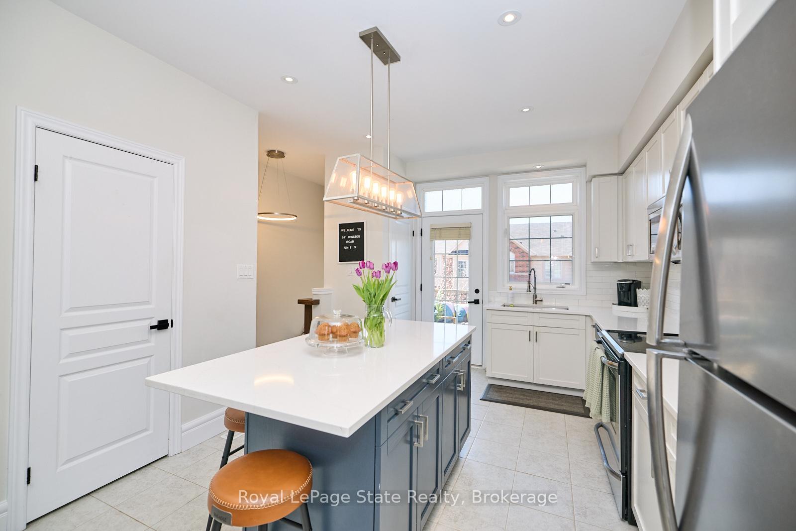 Photo 4 of Unit 3, 541 Winston Road, Grimsby, Grimsby Beach — HOMEH