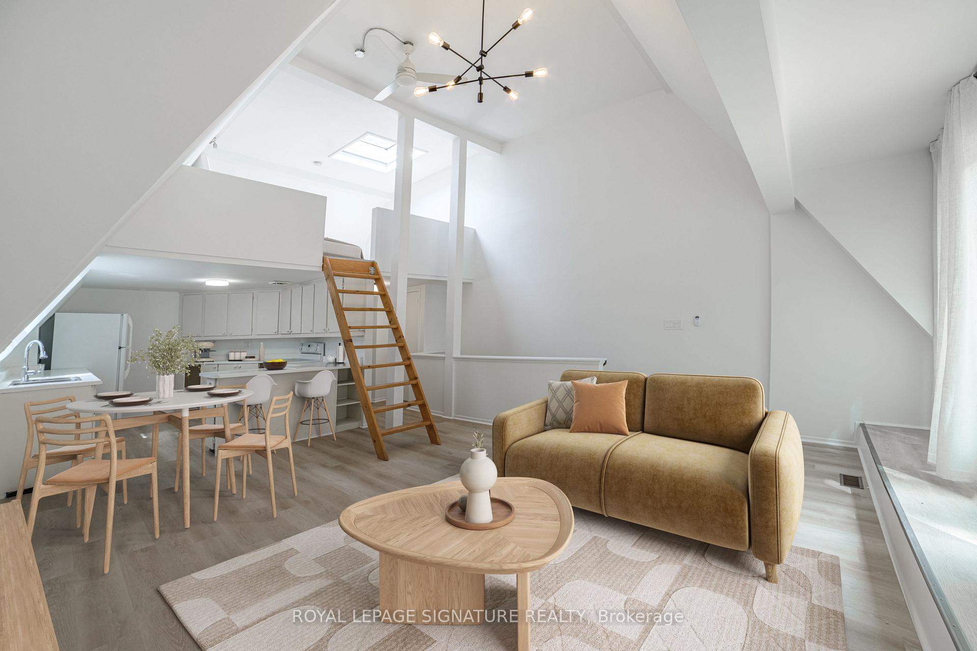 Photo 2 of Unit 3rd, 103 Gloucester Street, Toronto, Church-Yonge Corridor — HOMEH