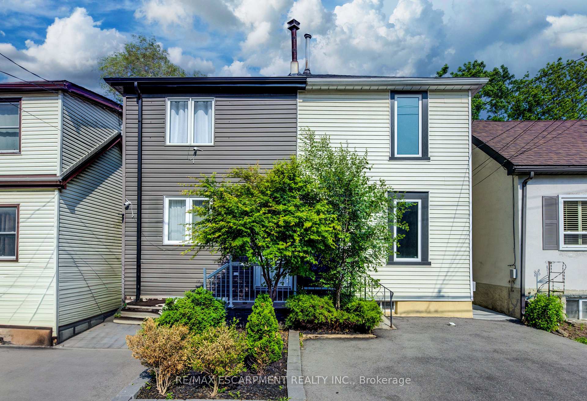 Photo 2 of 57 1/2 Breadalbane Street, Hamilton, Strathcona — HOMEH