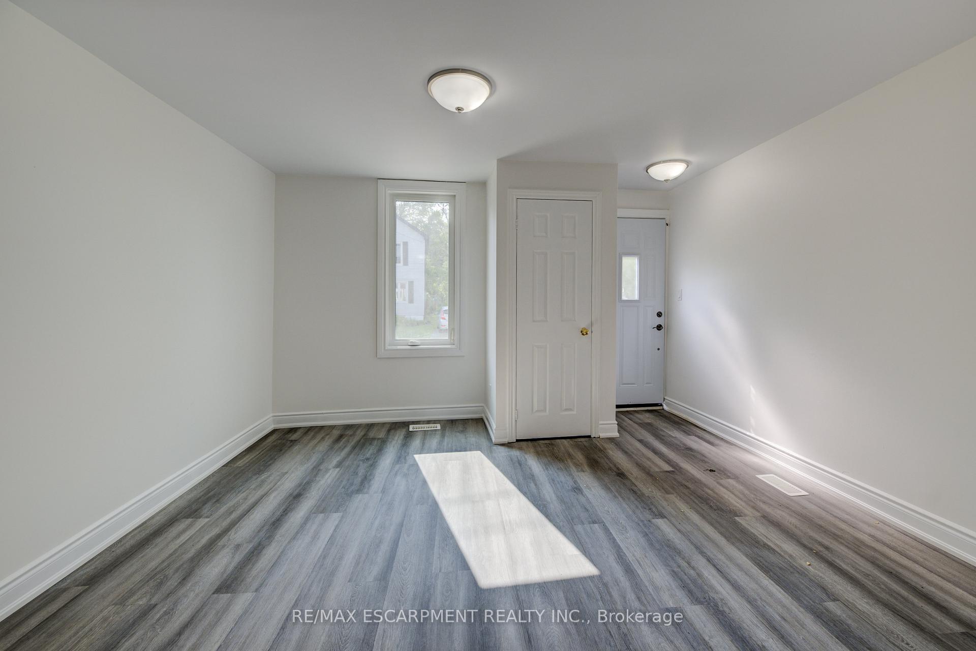 Photo 5 of 57 1/2 Breadalbane Street, Hamilton, Strathcona — HOMEH