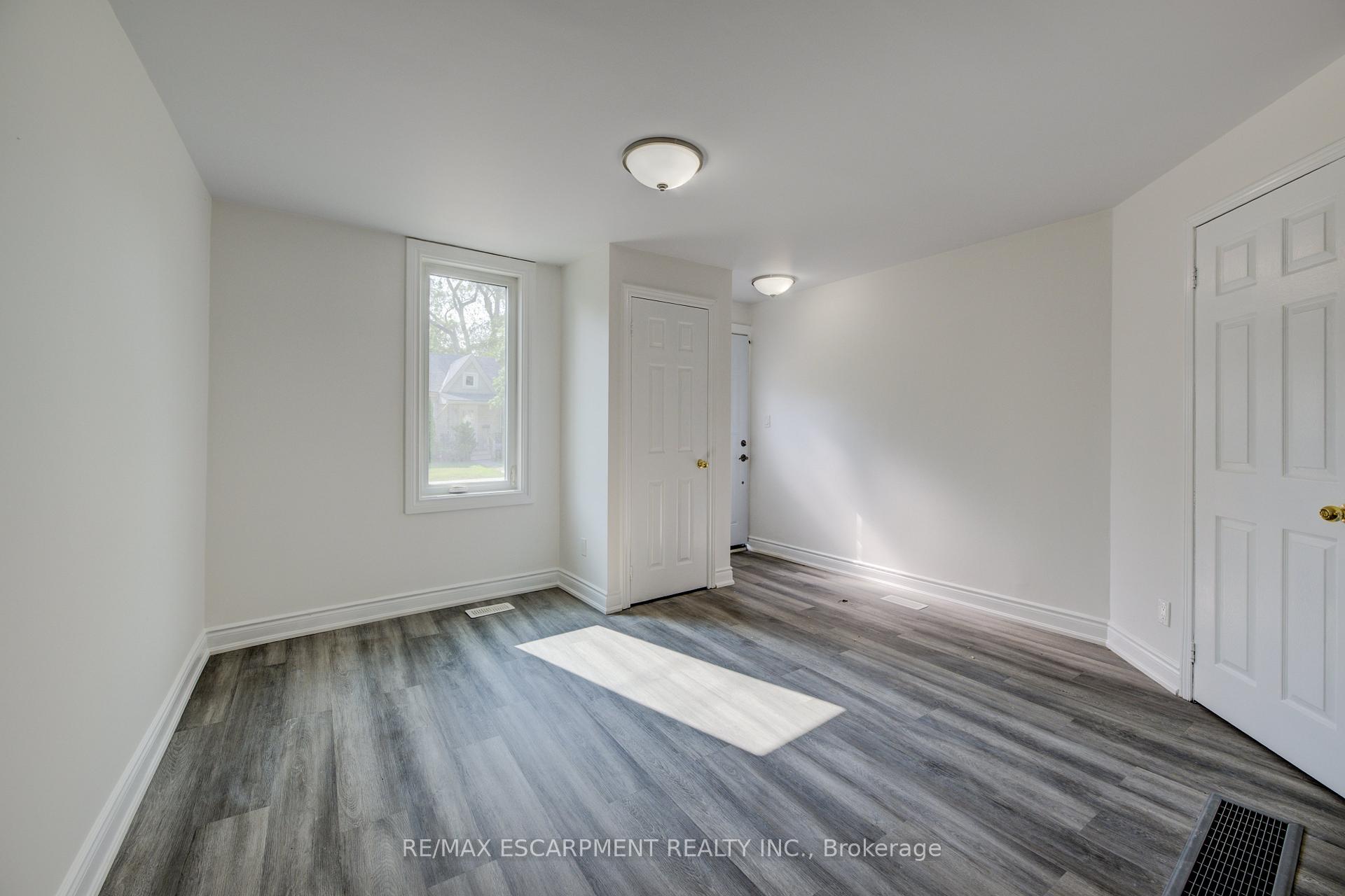 Photo 6 of 57 1/2 Breadalbane Street, Hamilton, Strathcona — HOMEH