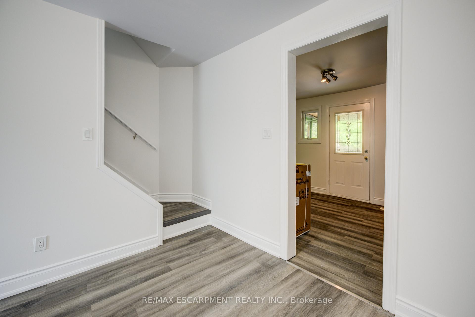 Photo 8 of 57 1/2 Breadalbane Street, Hamilton, Strathcona — HOMEH