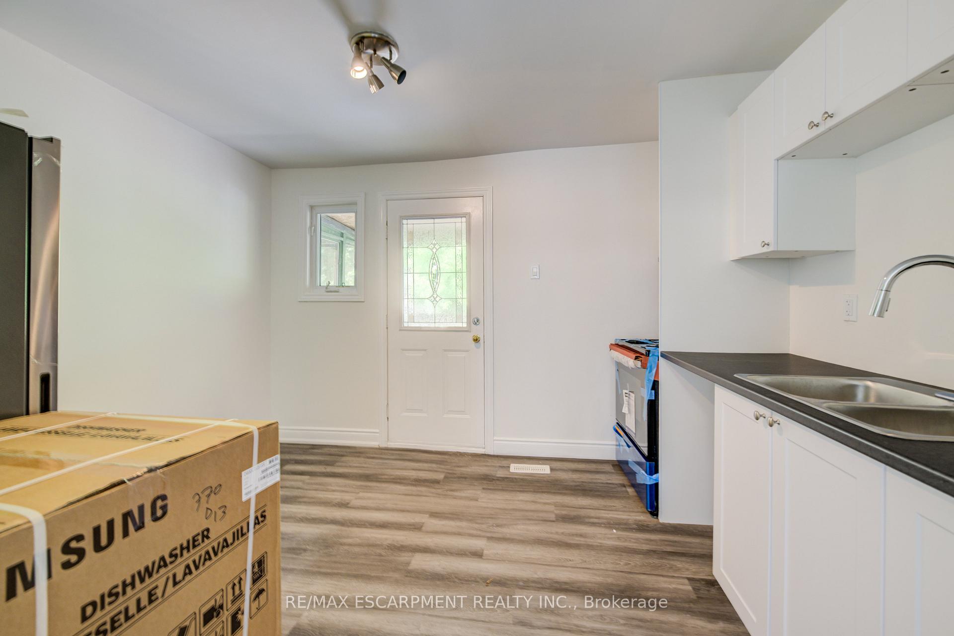 Photo 10 of 57 1/2 Breadalbane Street, Hamilton, Strathcona — HOMEH