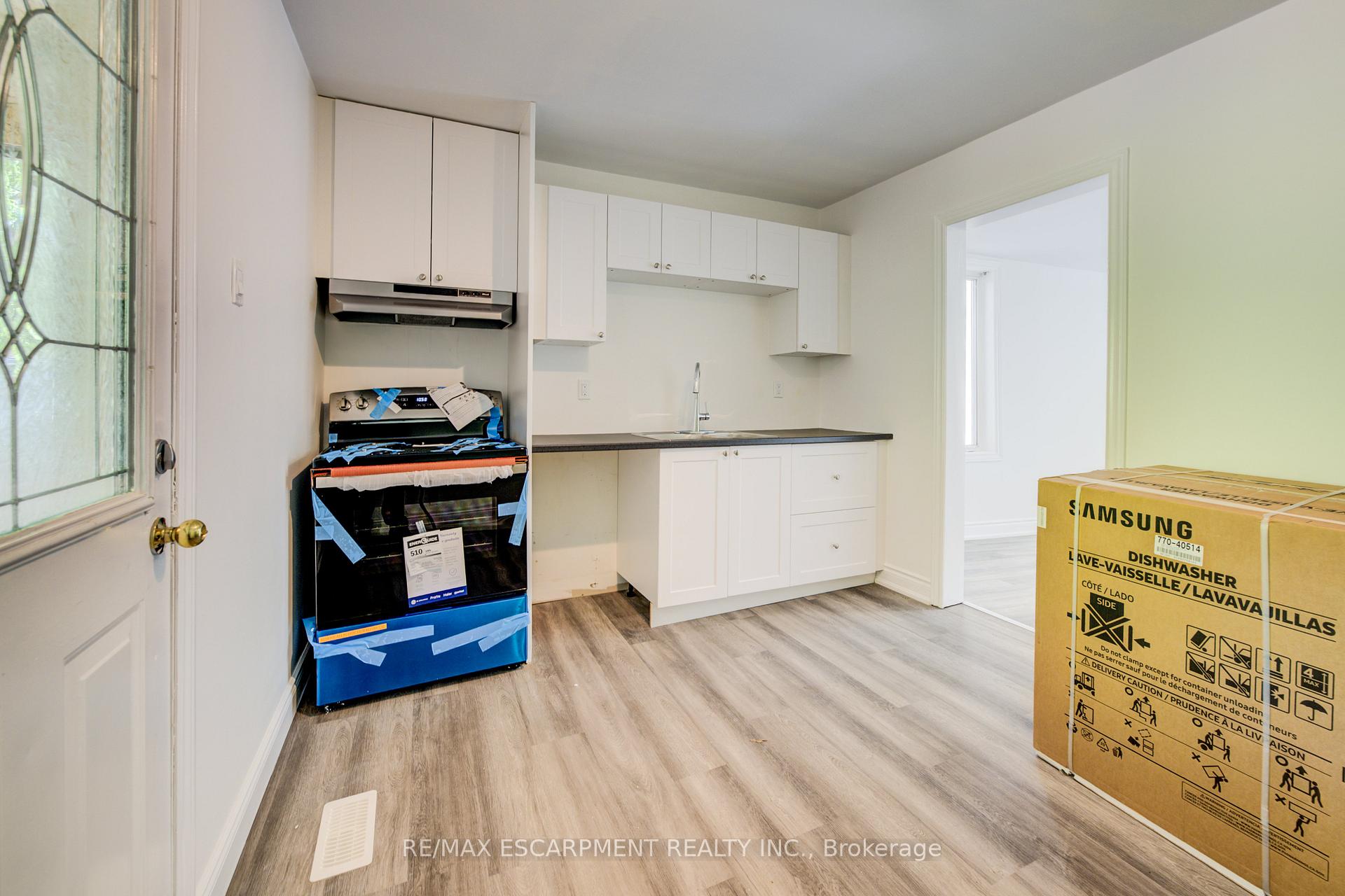 Photo 9 of 57 1/2 Breadalbane Street, Hamilton, Strathcona — HOMEH