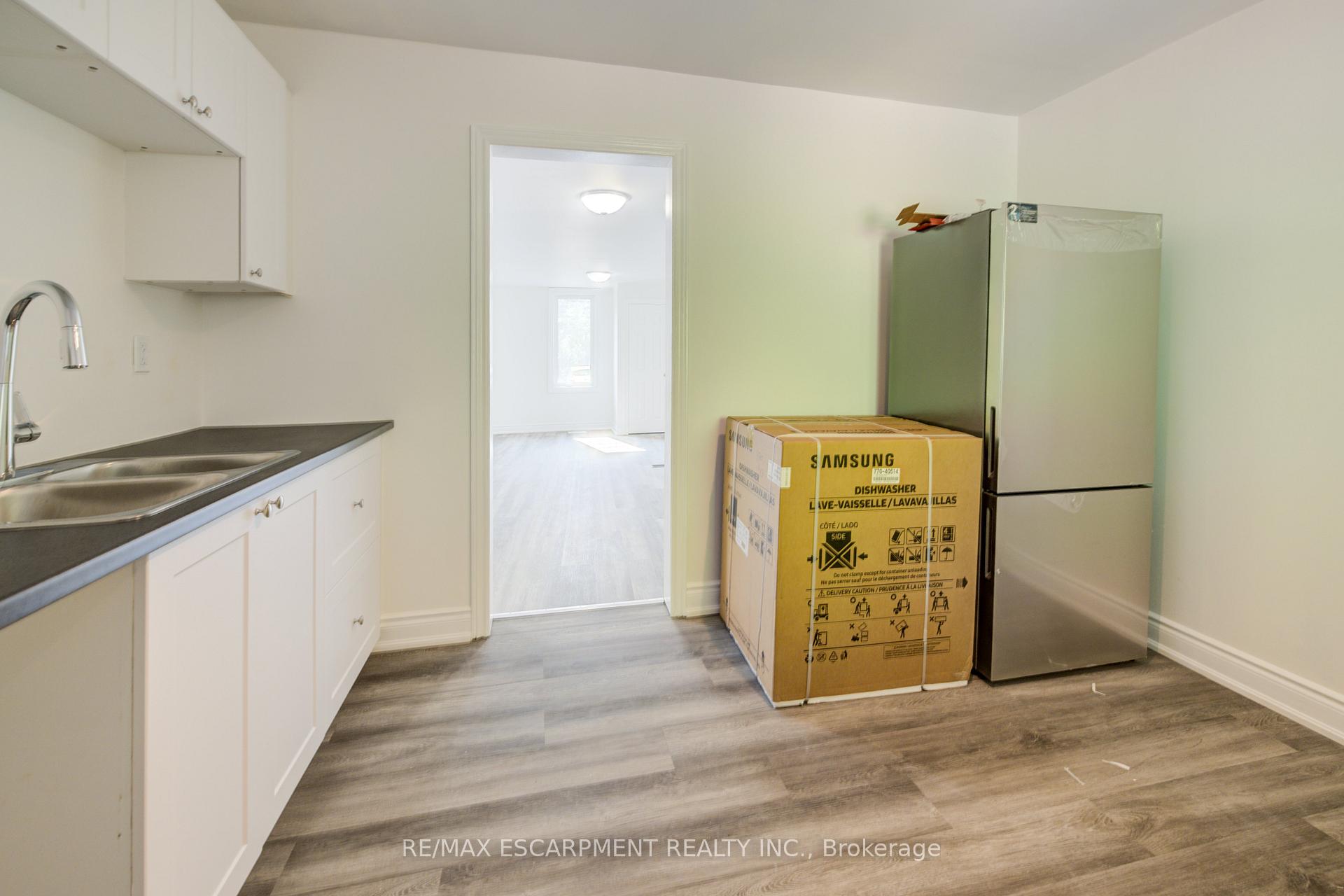 Photo 11 of 57 1/2 Breadalbane Street, Hamilton, Strathcona — HOMEH