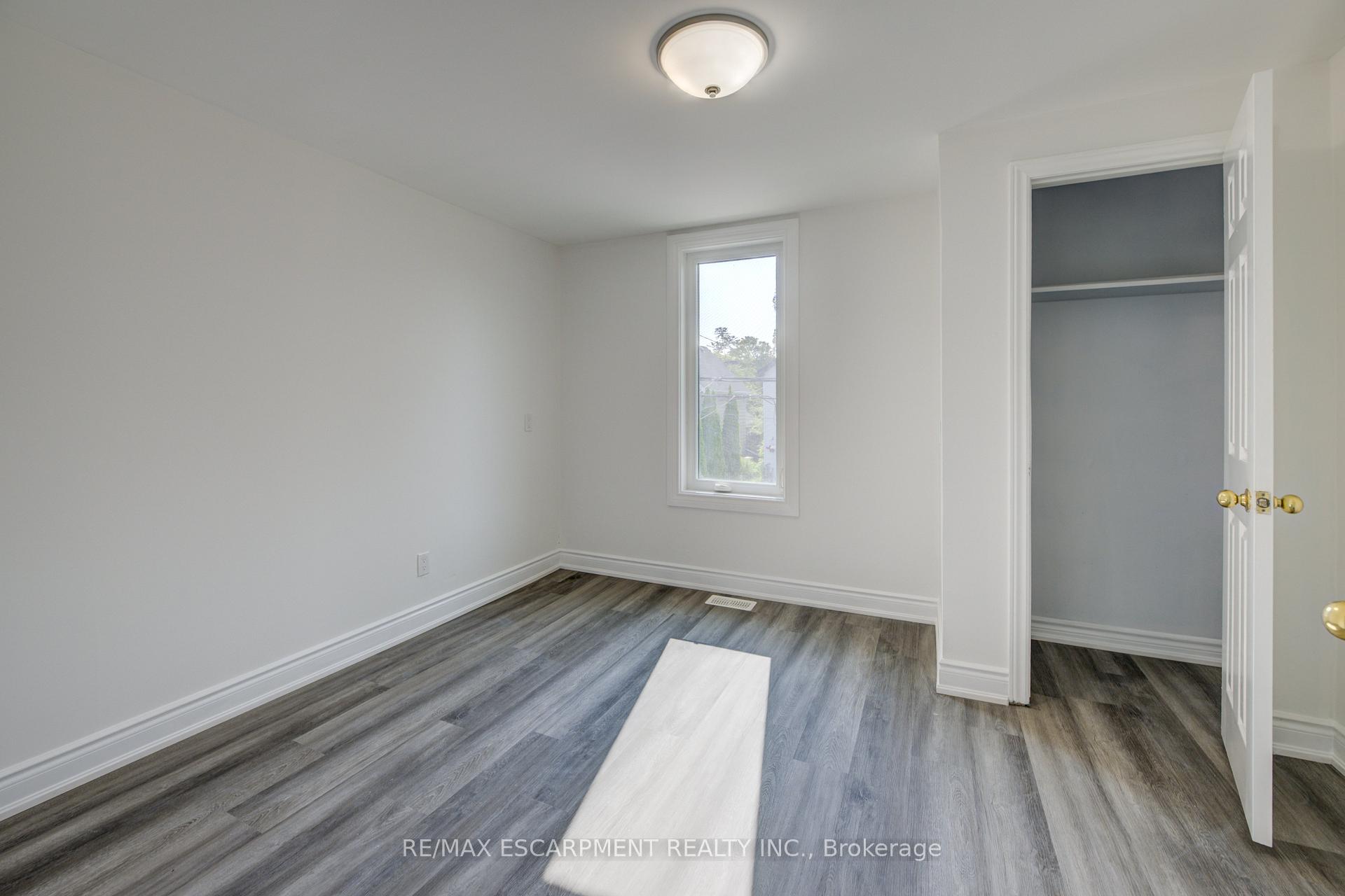 Photo 13 of 57 1/2 Breadalbane Street, Hamilton, Strathcona — HOMEH