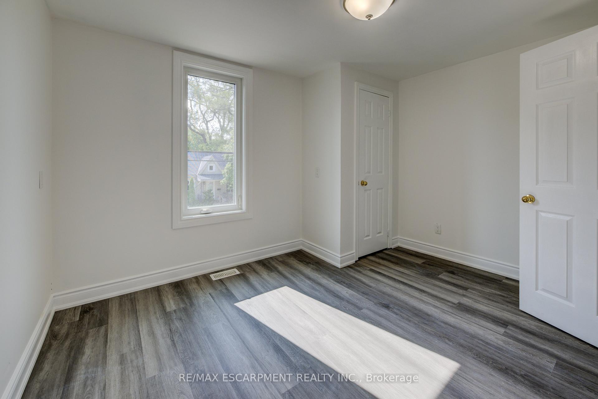 Photo 12 of 57 1/2 Breadalbane Street, Hamilton, Strathcona — HOMEH