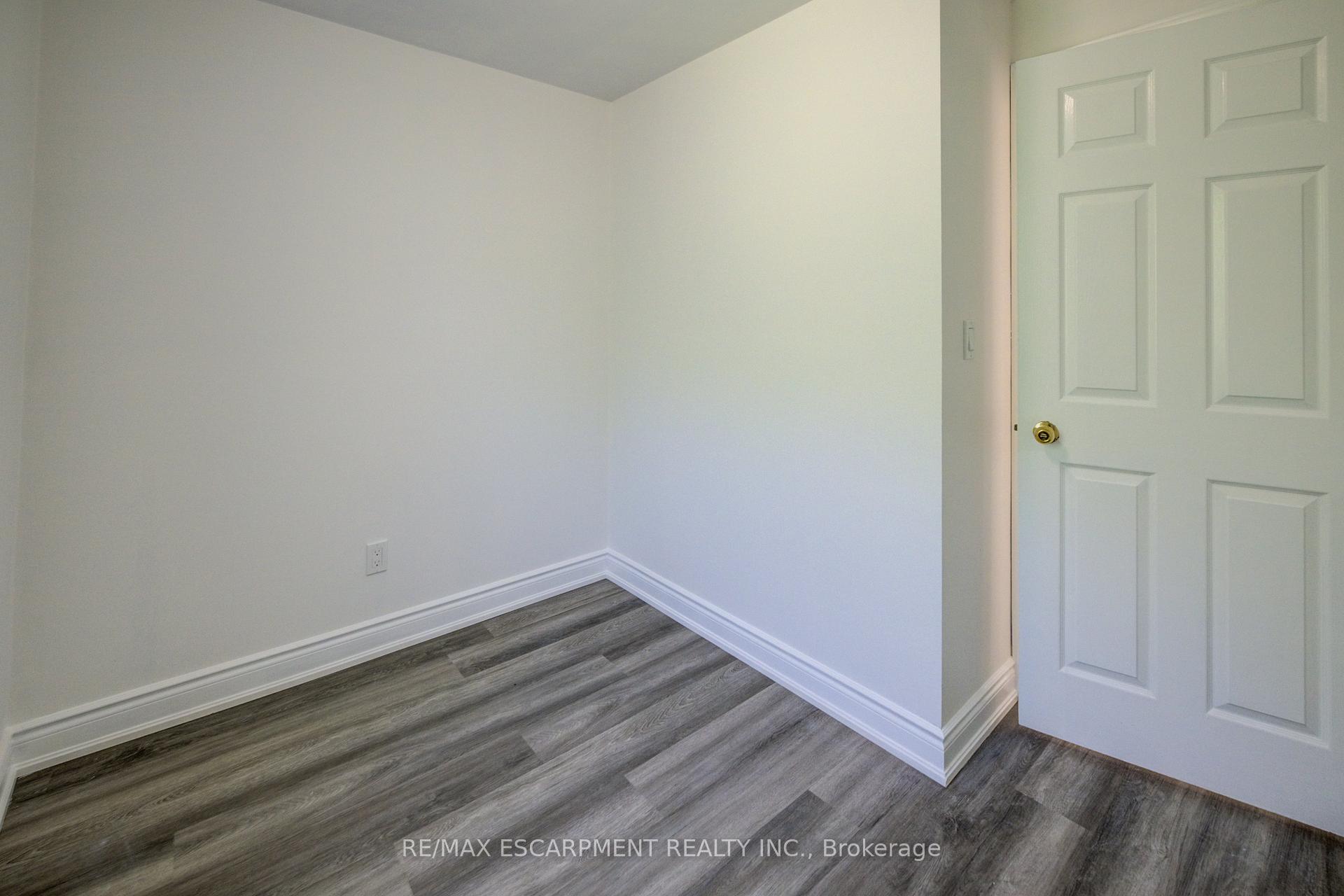 Photo 17 of 57 1/2 Breadalbane Street, Hamilton, Strathcona — HOMEH