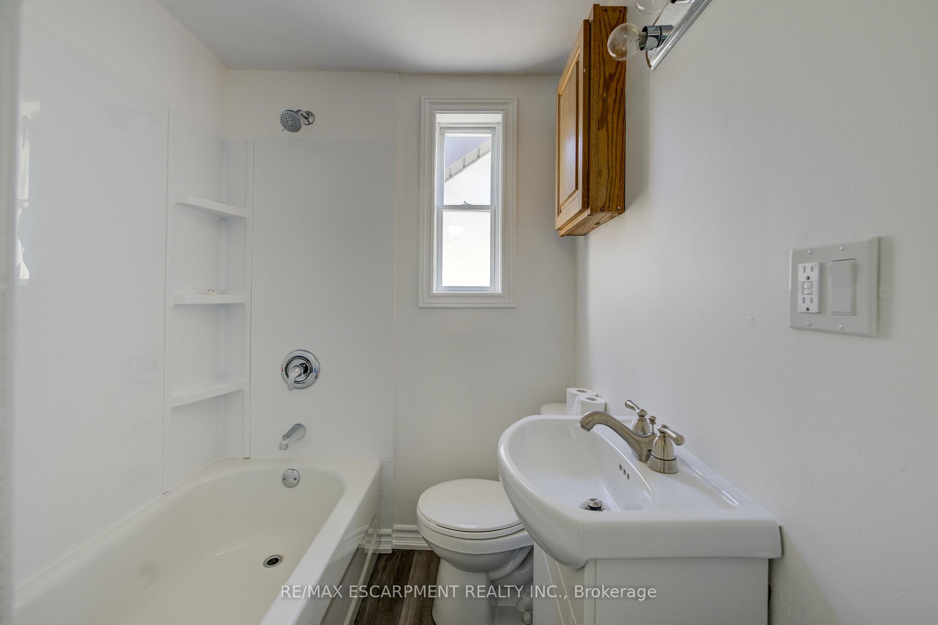 Photo 14 of 57 1/2 Breadalbane Street, Hamilton, Strathcona — HOMEH