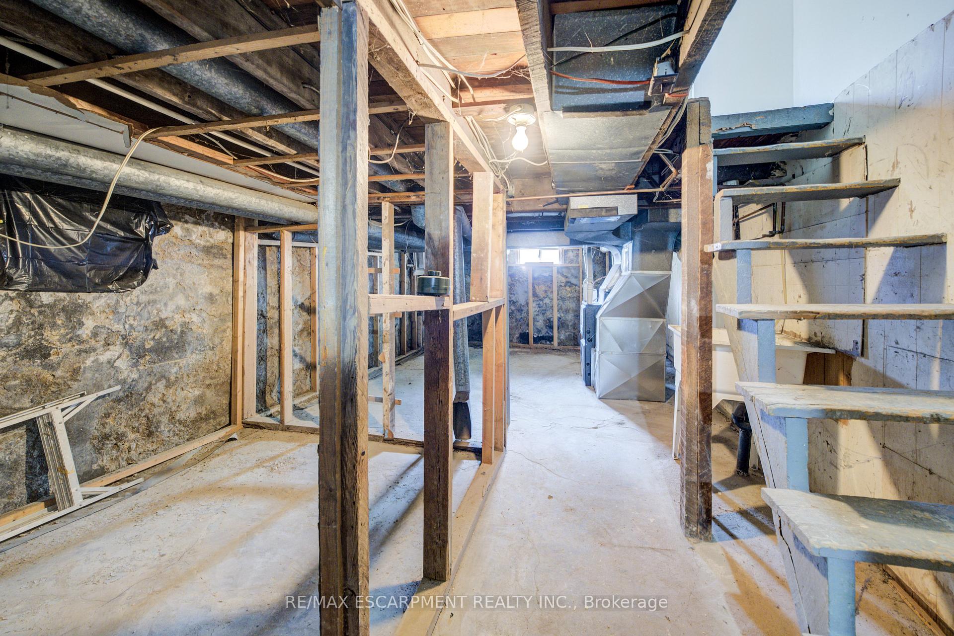 Photo 19 of 57 1/2 Breadalbane Street, Hamilton, Strathcona — HOMEH
