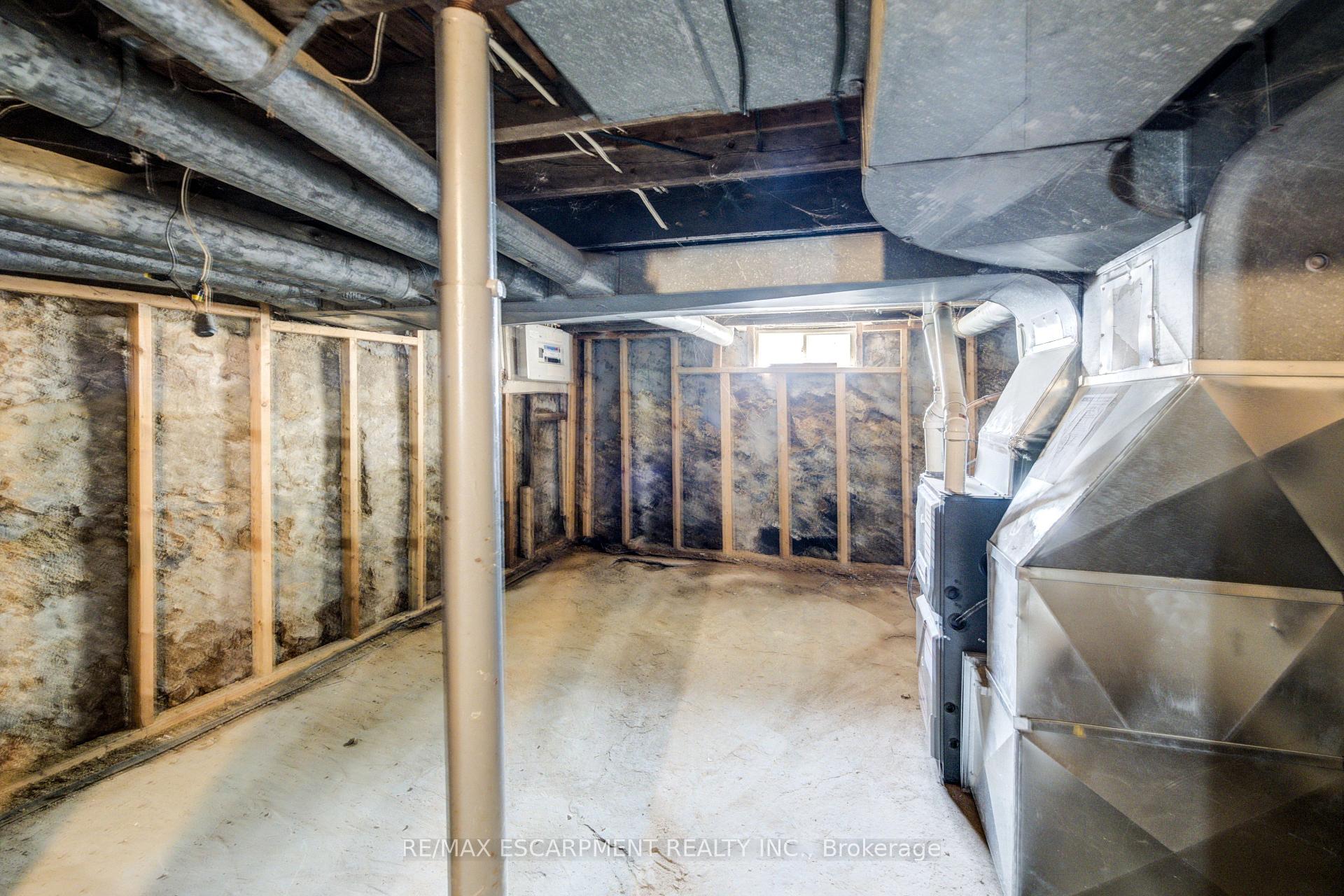 Photo 18 of 57 1/2 Breadalbane Street, Hamilton, Strathcona — HOMEH