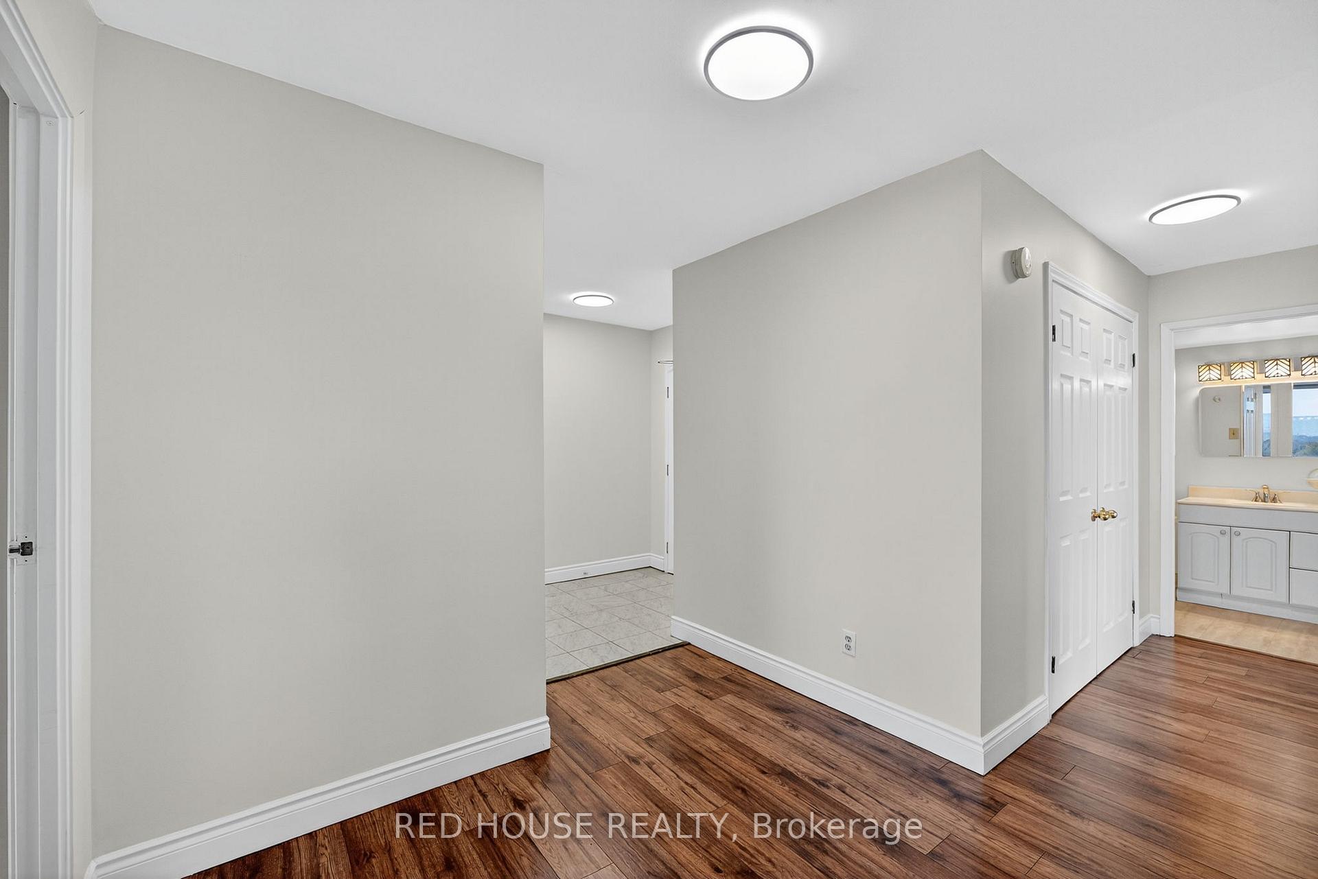Photo 11 of Unit 1404, 75 Queen Street N, Hamilton, Strathcona — HOMEH