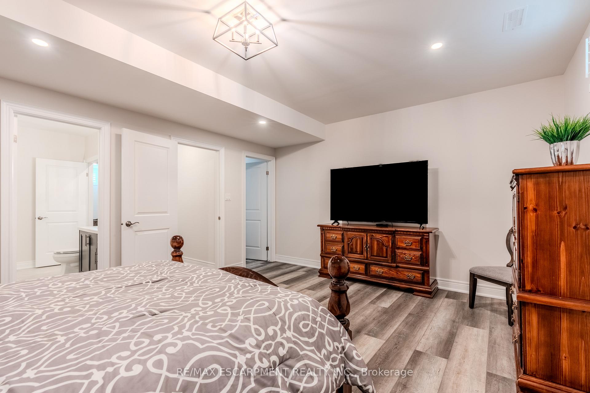Photo 34 of 671 Rymal Road W, Hamilton, Carpenter — HOMEH