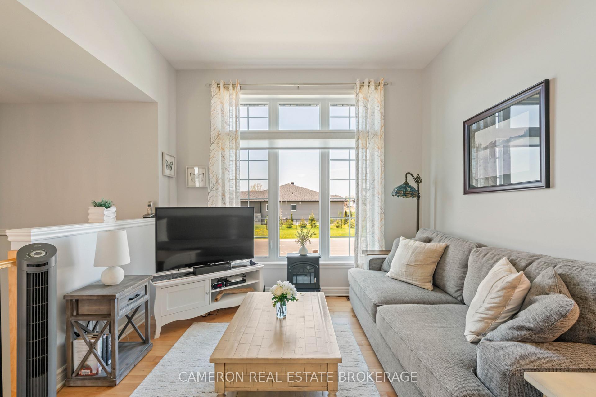 Photo 3 of 270 Bellwood Drive, Cornwall — HOMEH