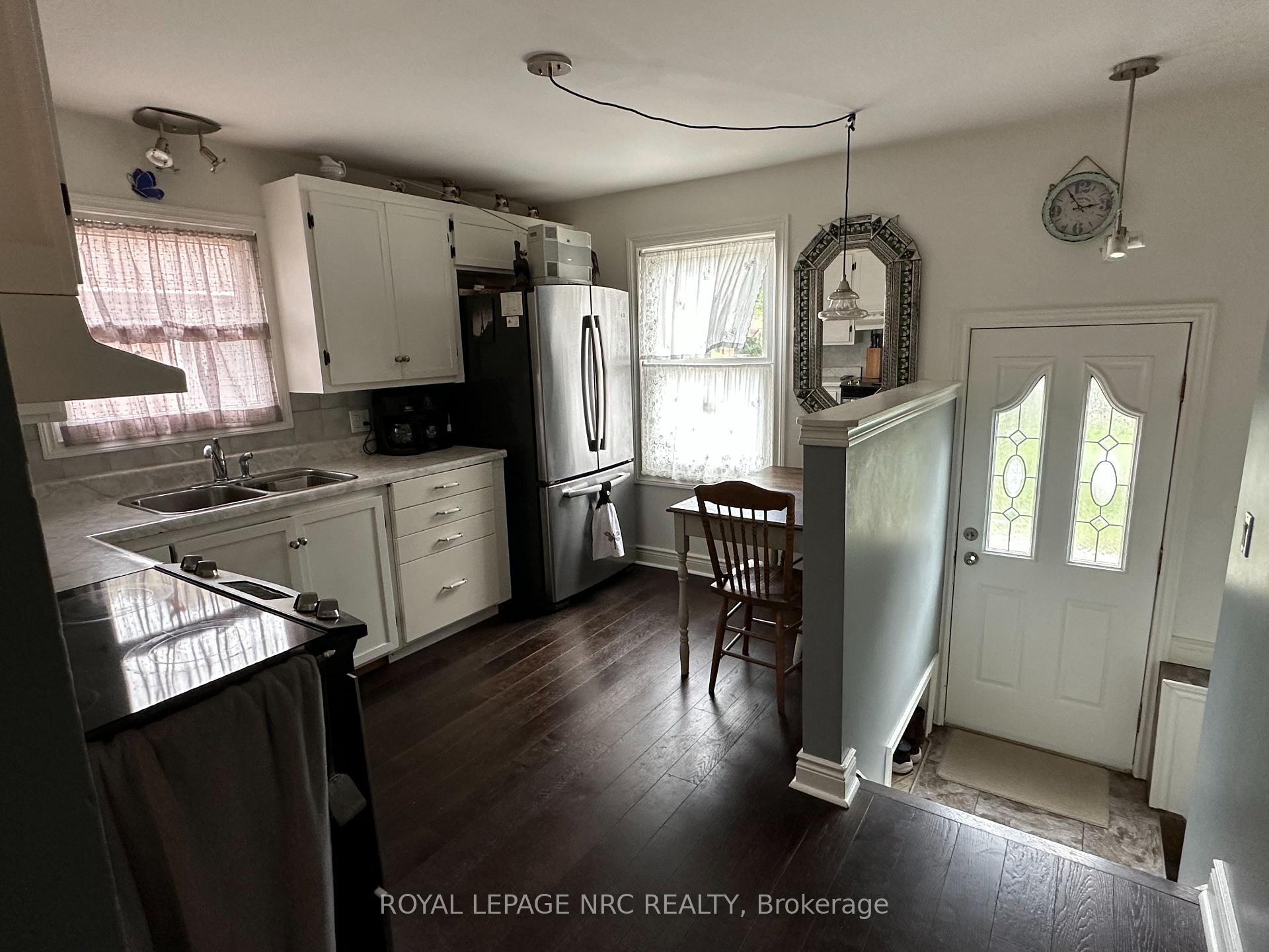 Photo 5 of 240 York Street, St. Catharines, Haig — HOMEH