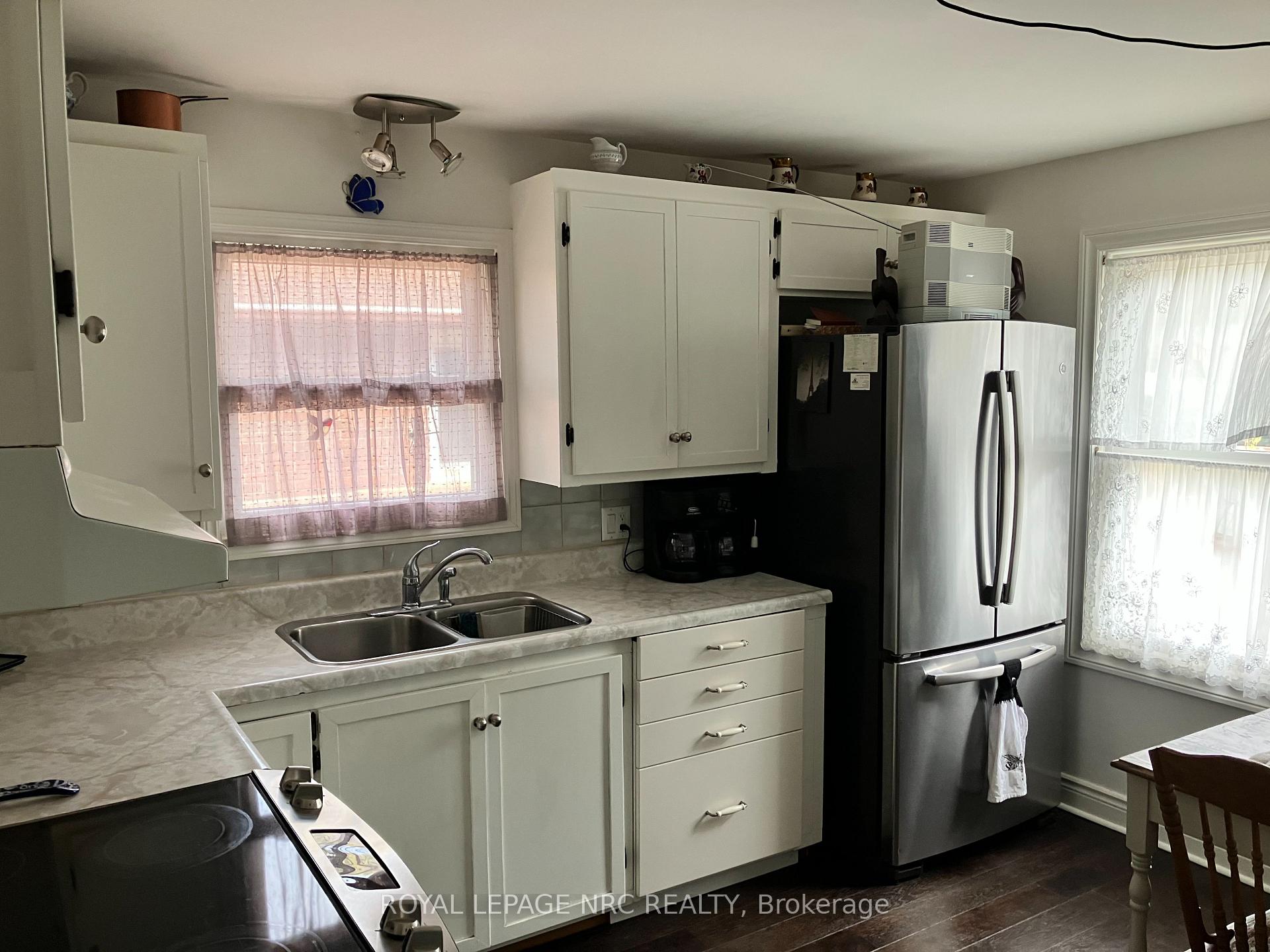 Photo 8 of 240 York Street, St. Catharines, Haig — HOMEH
