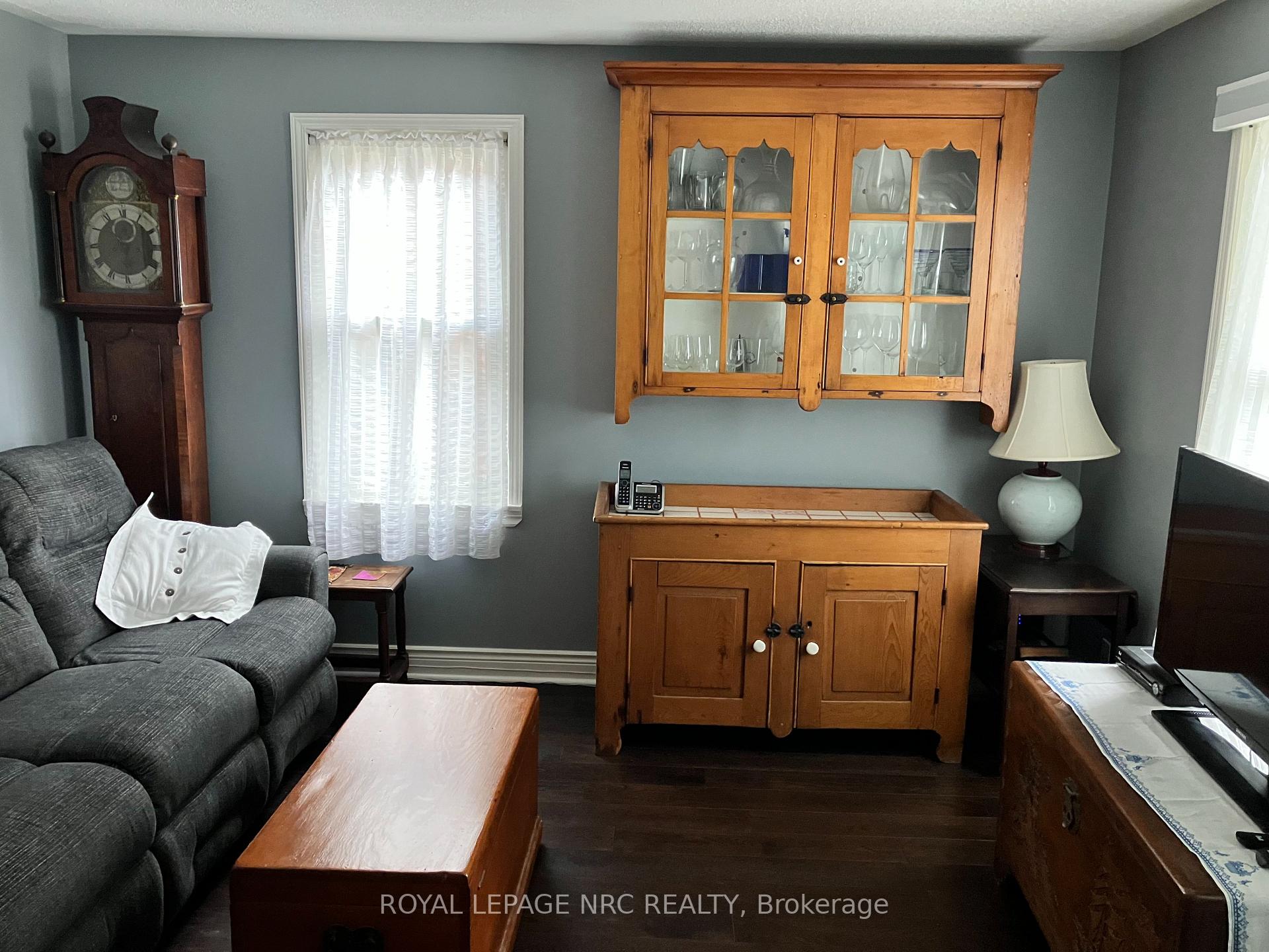 Photo 4 of 240 York Street, St. Catharines, Haig — HOMEH