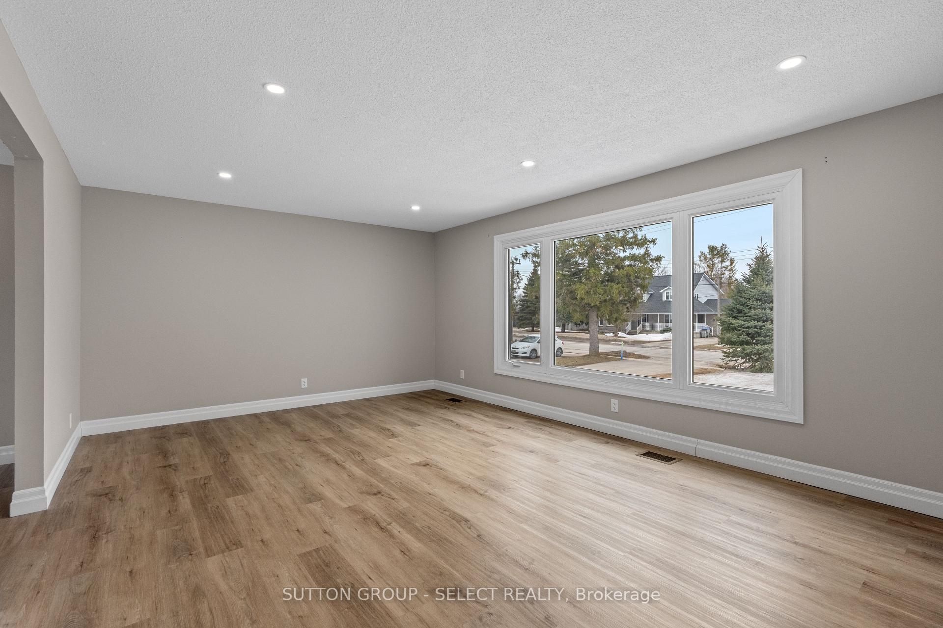 Photo 11 of 296 Huron Street W, South Huron, Exeter — HOMEH
