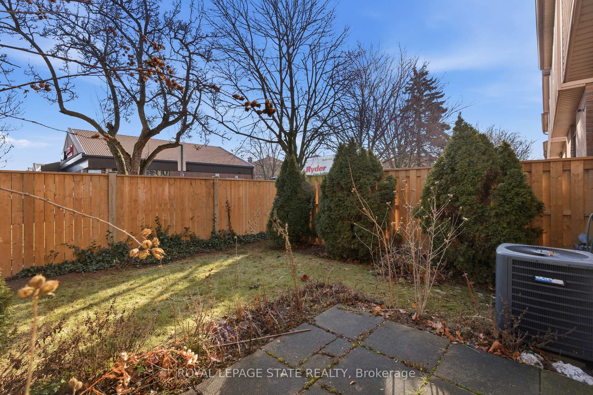 Photo 11 of Unit 4, 618 Barton Street, Hamilton, Stoney Creek — HOMEH