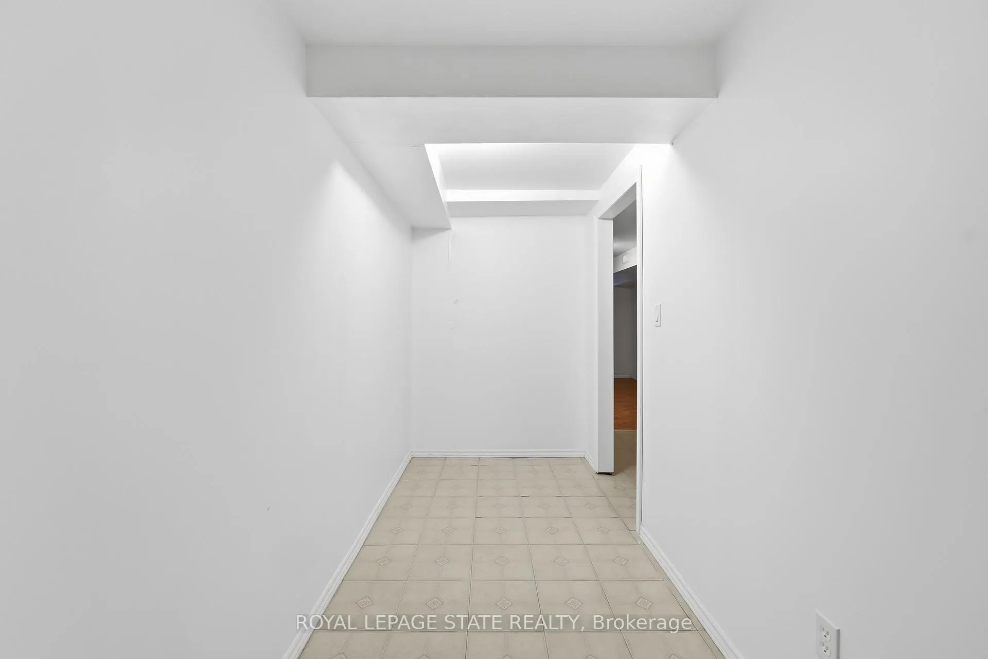 Photo 32 of Unit 4, 618 Barton Street, Hamilton, Stoney Creek — HOMEH