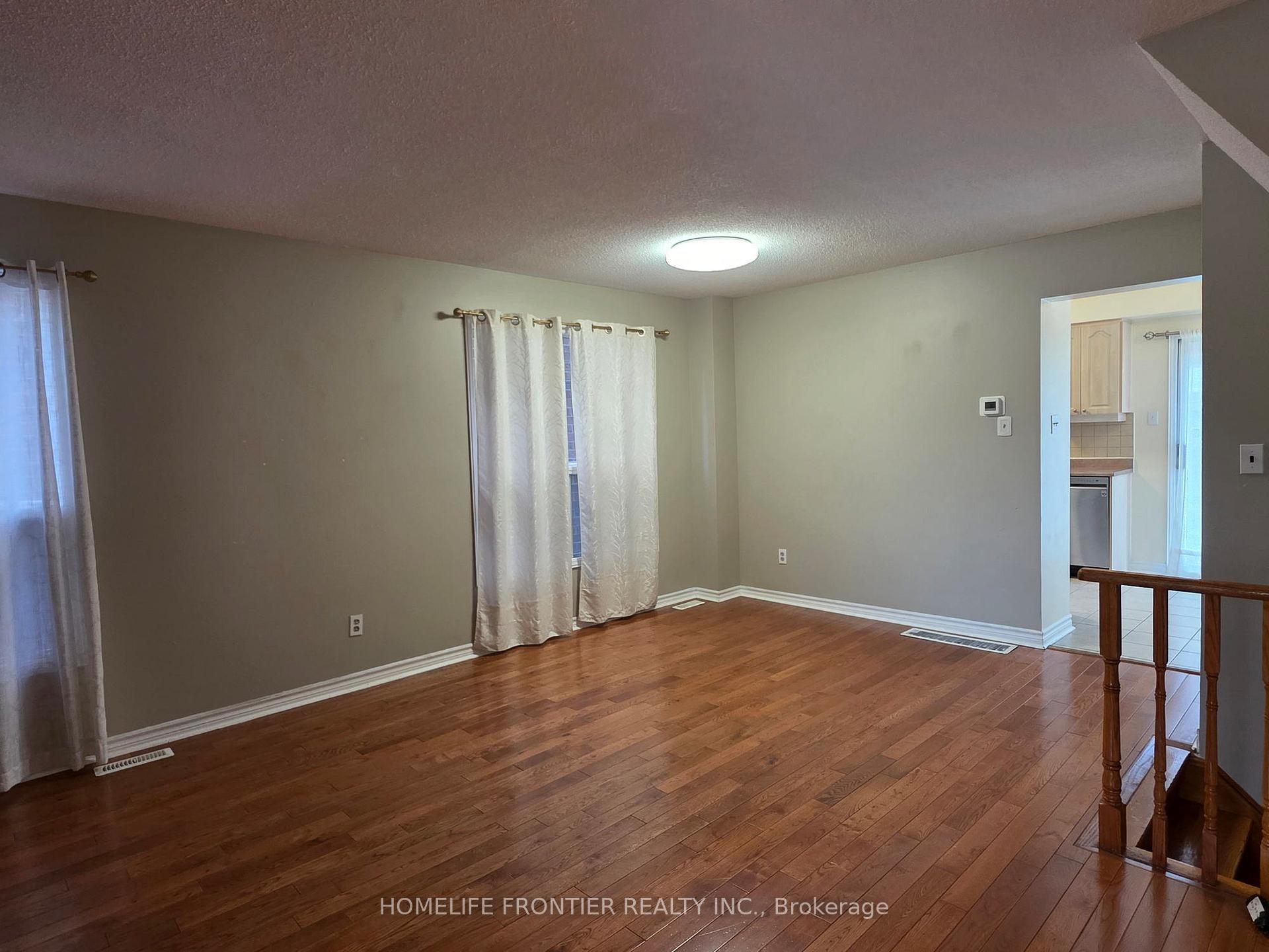 Photo 8 of 100 Whitney Place, Vaughan, Lakeview Estates — HOMEH