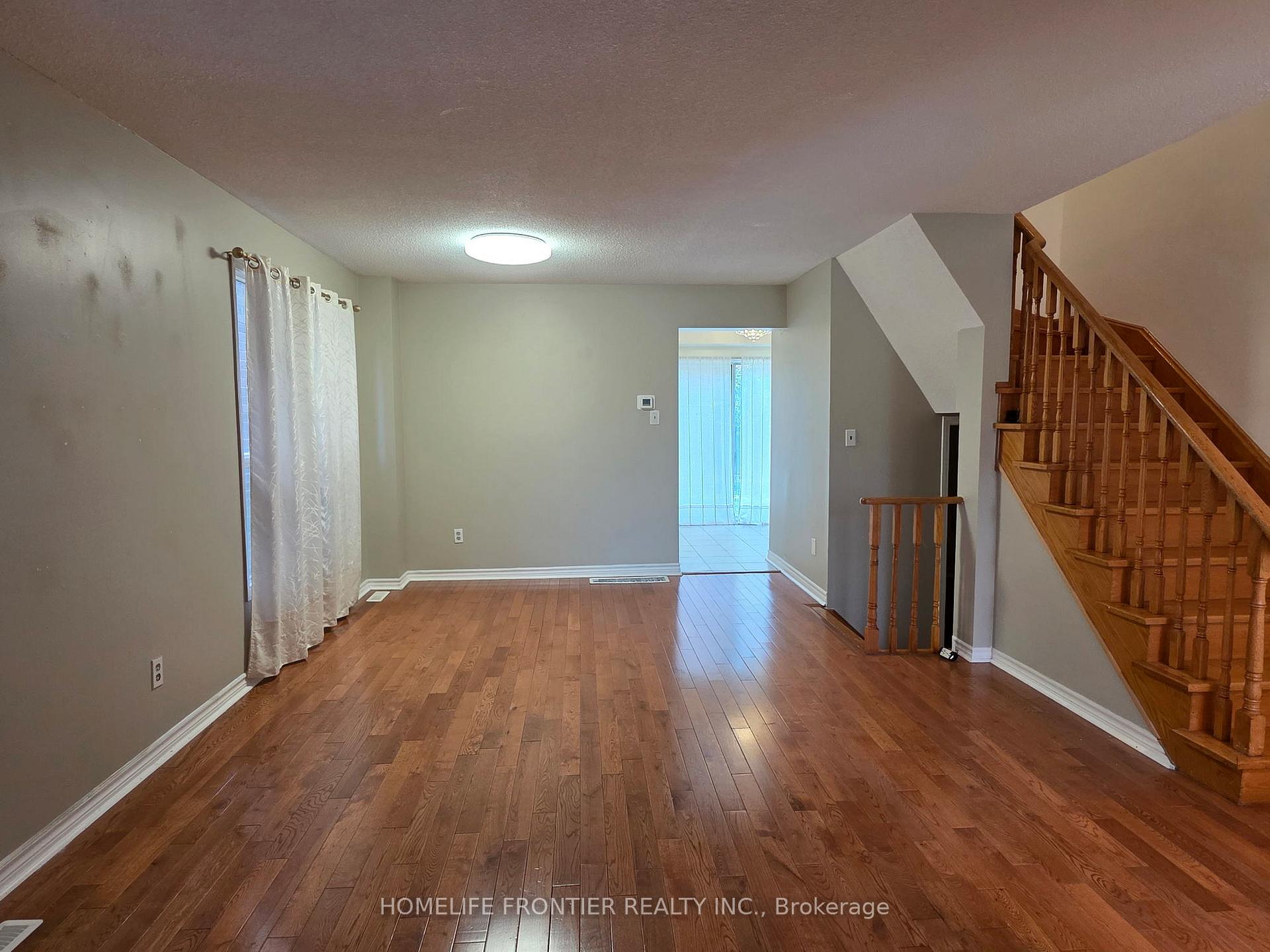 Photo 2 of 100 Whitney Place, Vaughan, Lakeview Estates — HOMEH