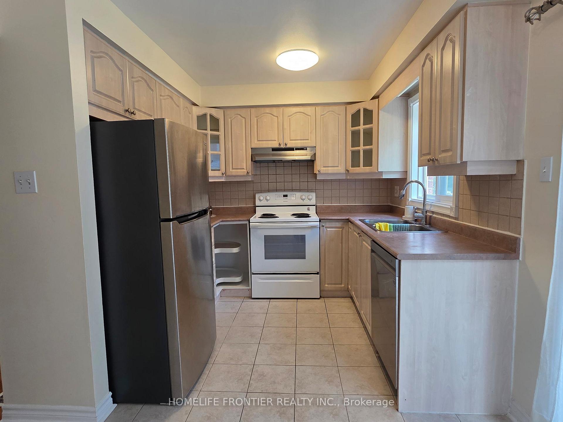 Photo 3 of 100 Whitney Place, Vaughan, Lakeview Estates — HOMEH