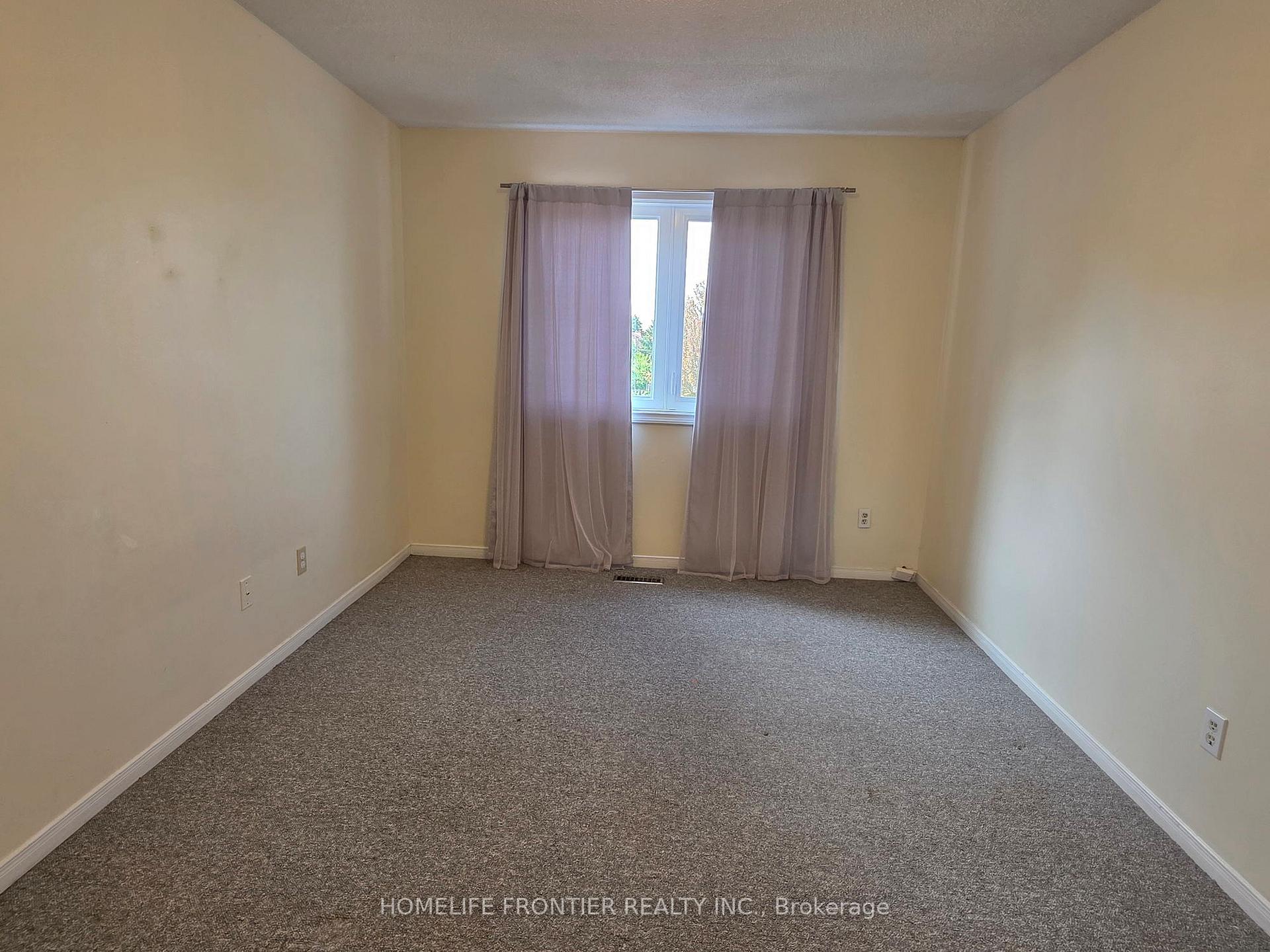 Photo 11 of 100 Whitney Place, Vaughan, Lakeview Estates — HOMEH