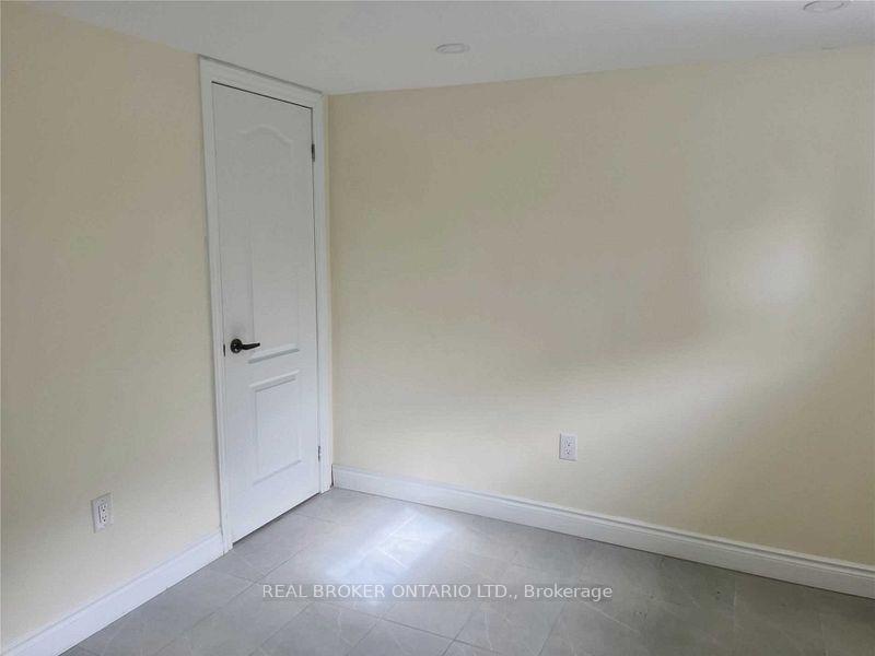 Photo 2 of Unit Basement, 36 Carlyle Crescent, Brampton, Bram East — HOMEH