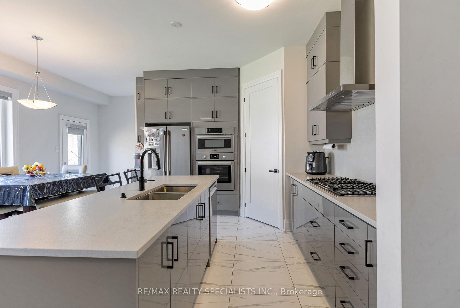 Photo 10 of 47 Kessler Drive, Brampton, Sandringham-Wellington North — HOMEH