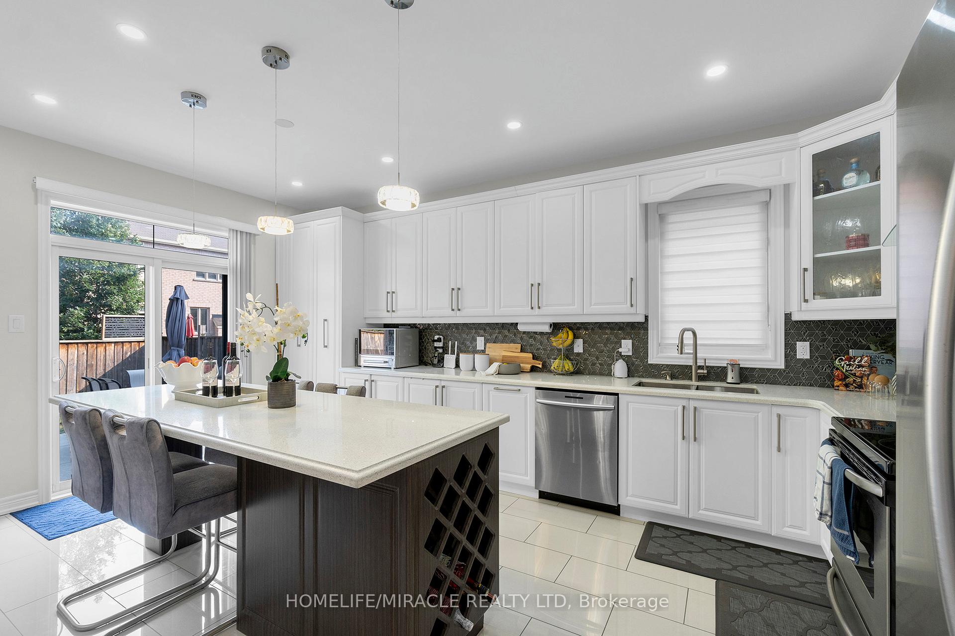 Photo 14 of 10 Dormington Crescent, Brampton, Bram East — HOMEH