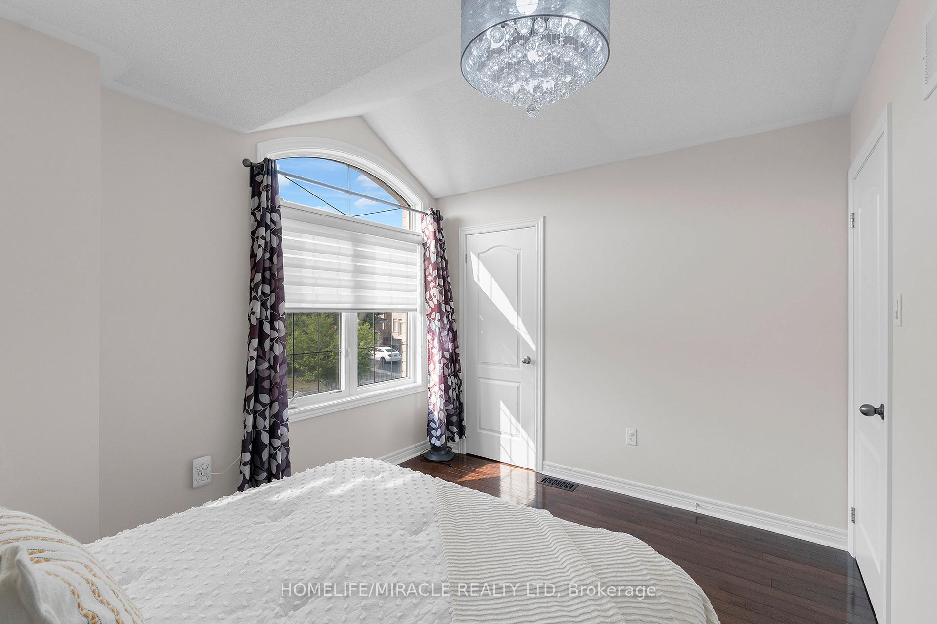 Photo 16 of 10 Dormington Crescent, Brampton, Bram East — HOMEH