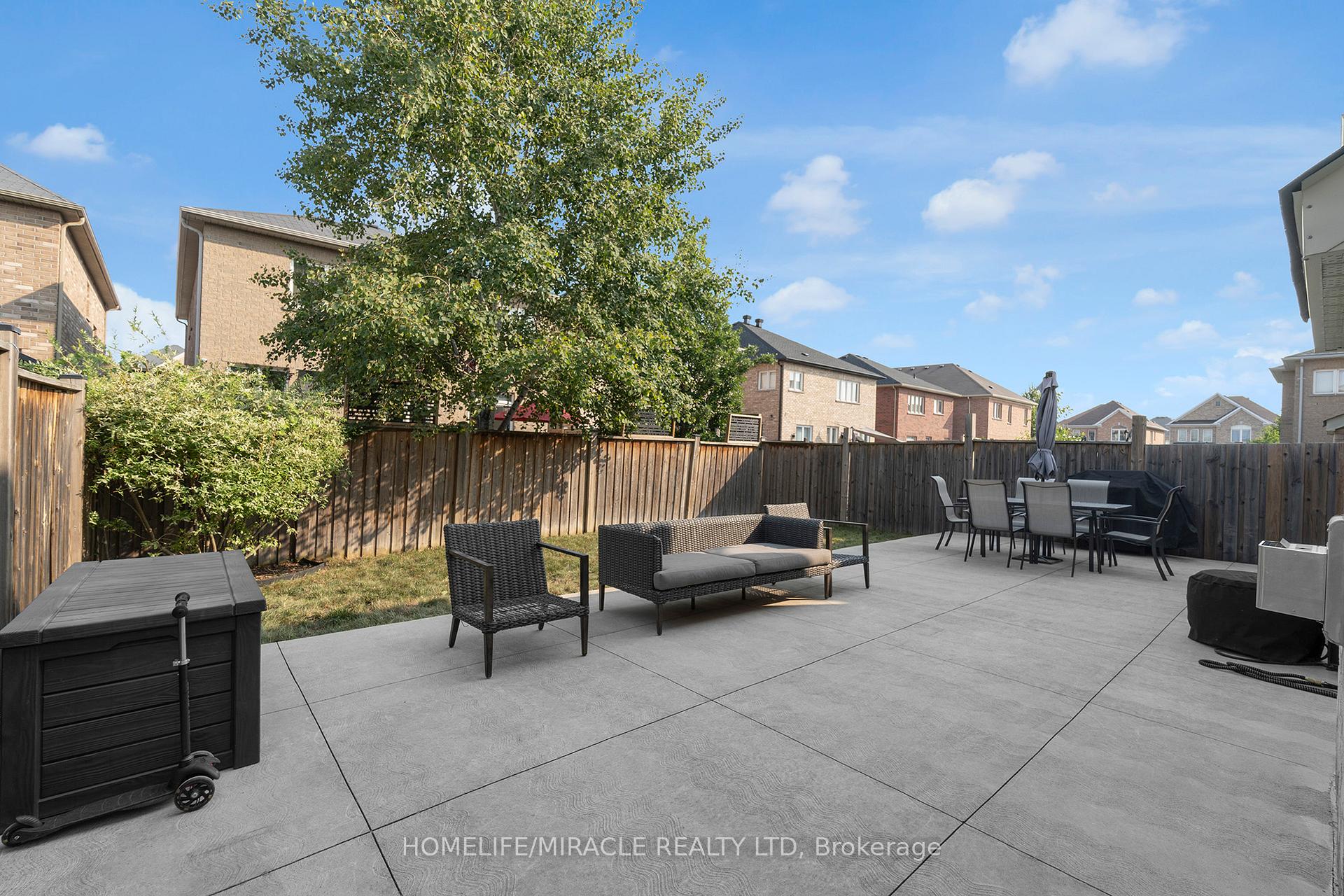 Photo 32 of 10 Dormington Crescent, Brampton, Bram East — HOMEH