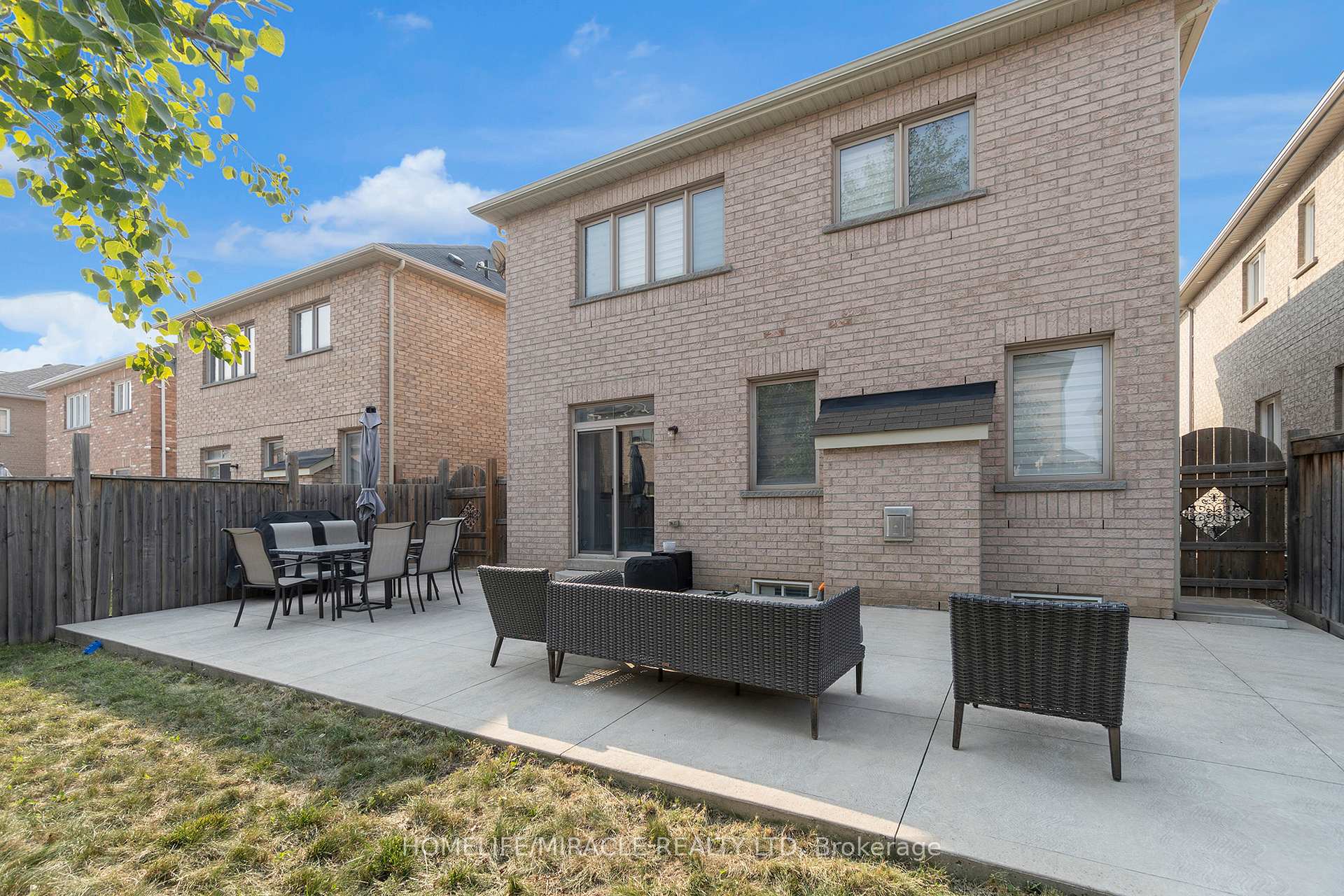 Photo 35 of 10 Dormington Crescent, Brampton, Bram East — HOMEH
