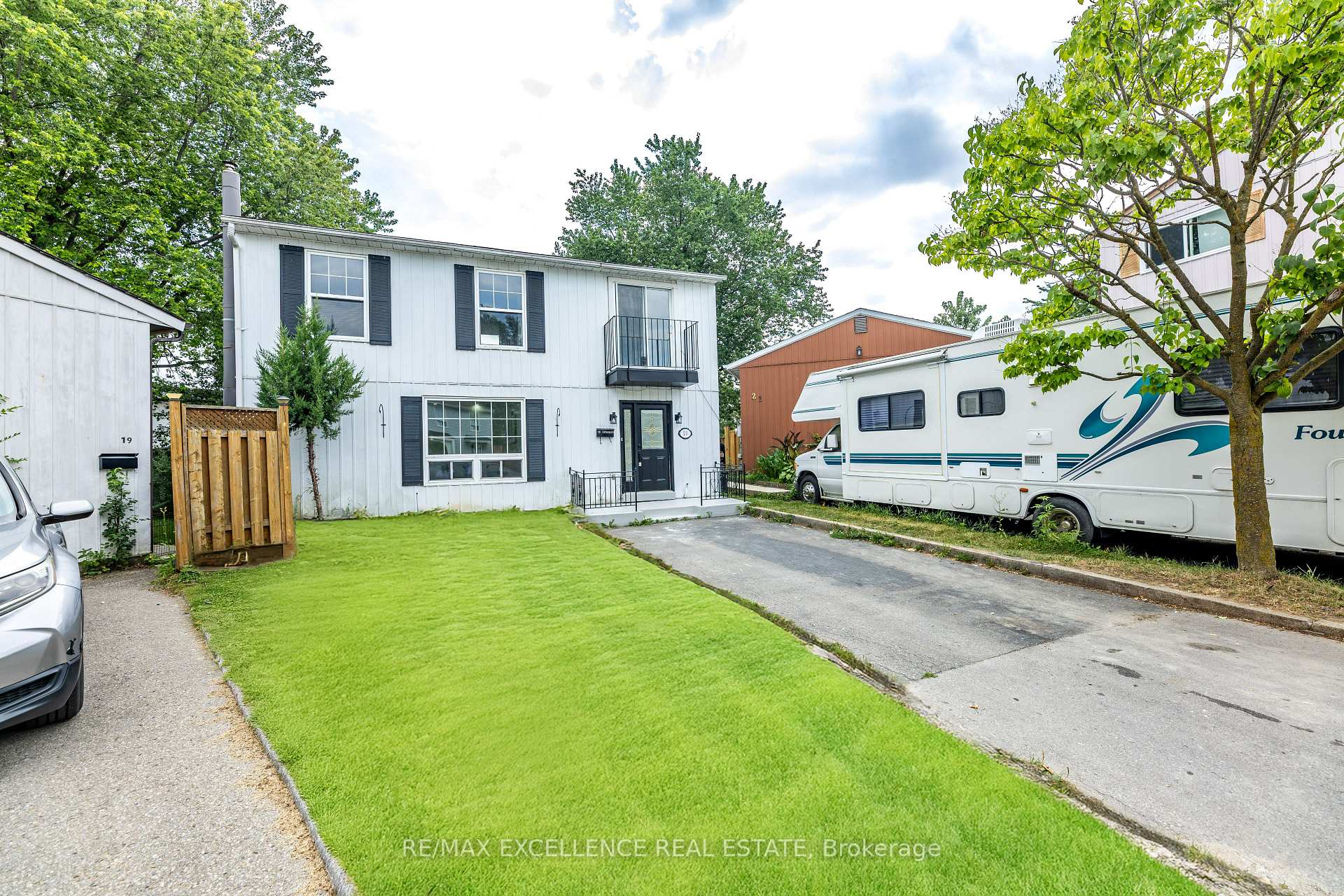 Photo 1 of 20 Hedgeson Court, Brampton, Central Park — HOMEH