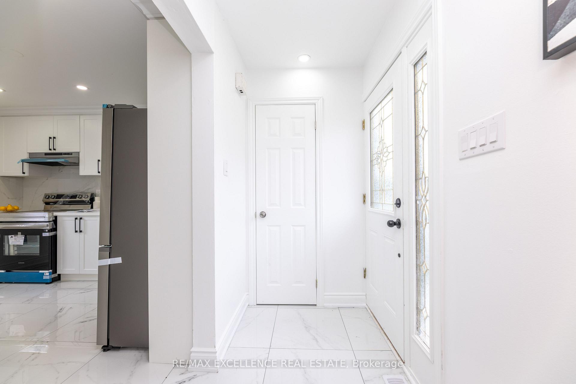 Photo 4 of 20 Hedgeson Court, Brampton, Central Park — HOMEH