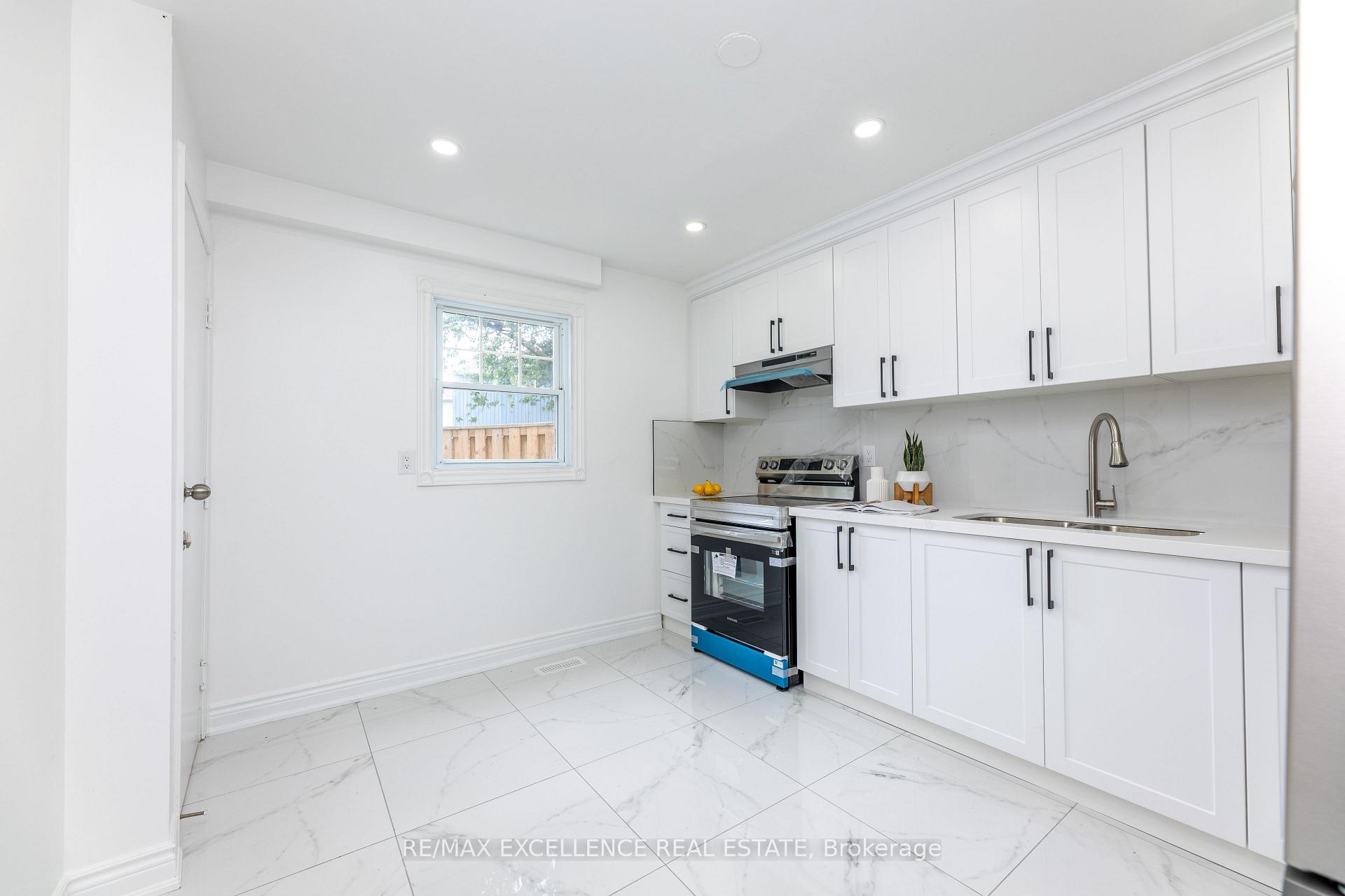Photo 7 of 20 Hedgeson Court, Brampton, Central Park — HOMEH