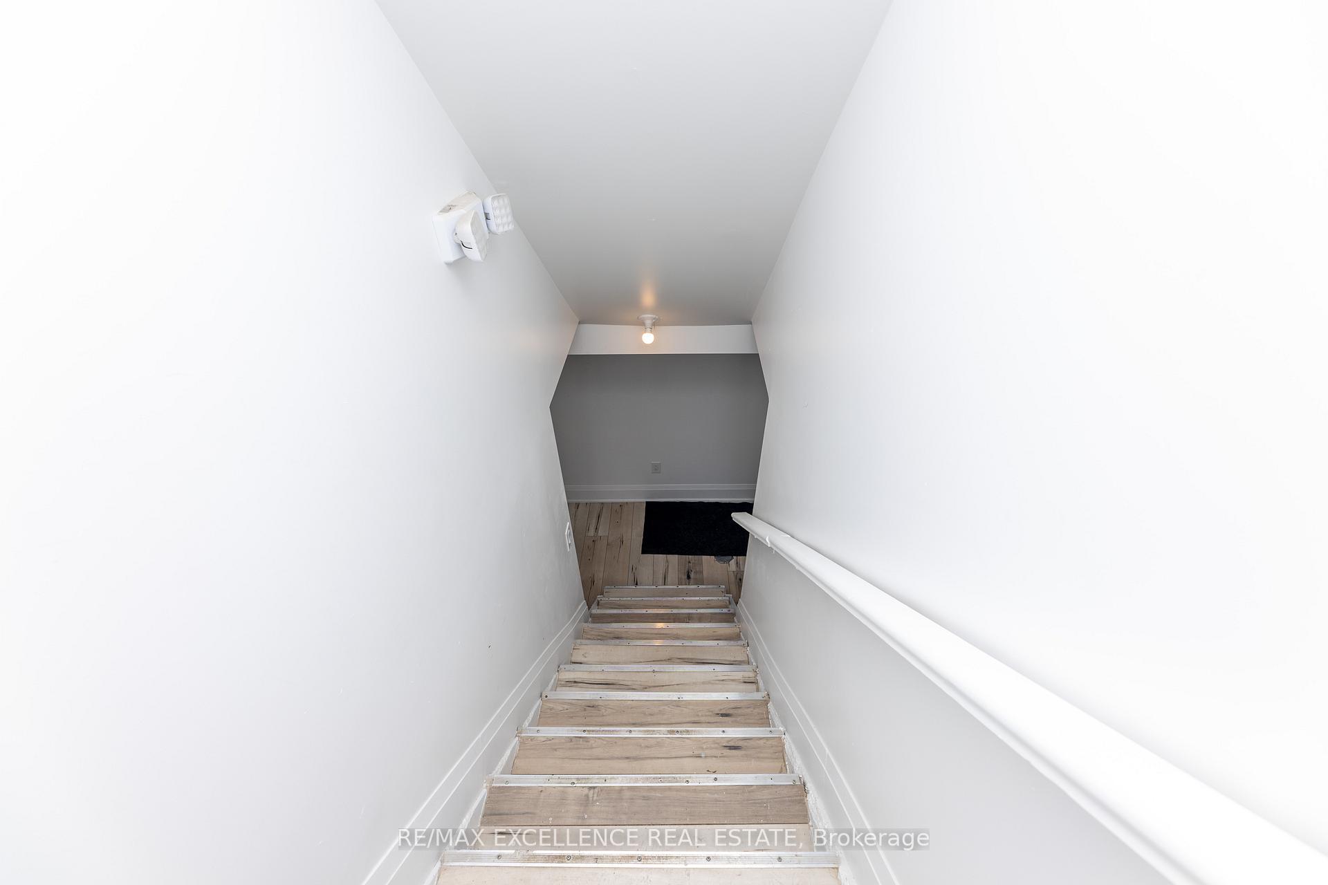 Photo 3 of 20 Hedgeson Court, Brampton, Central Park — HOMEH