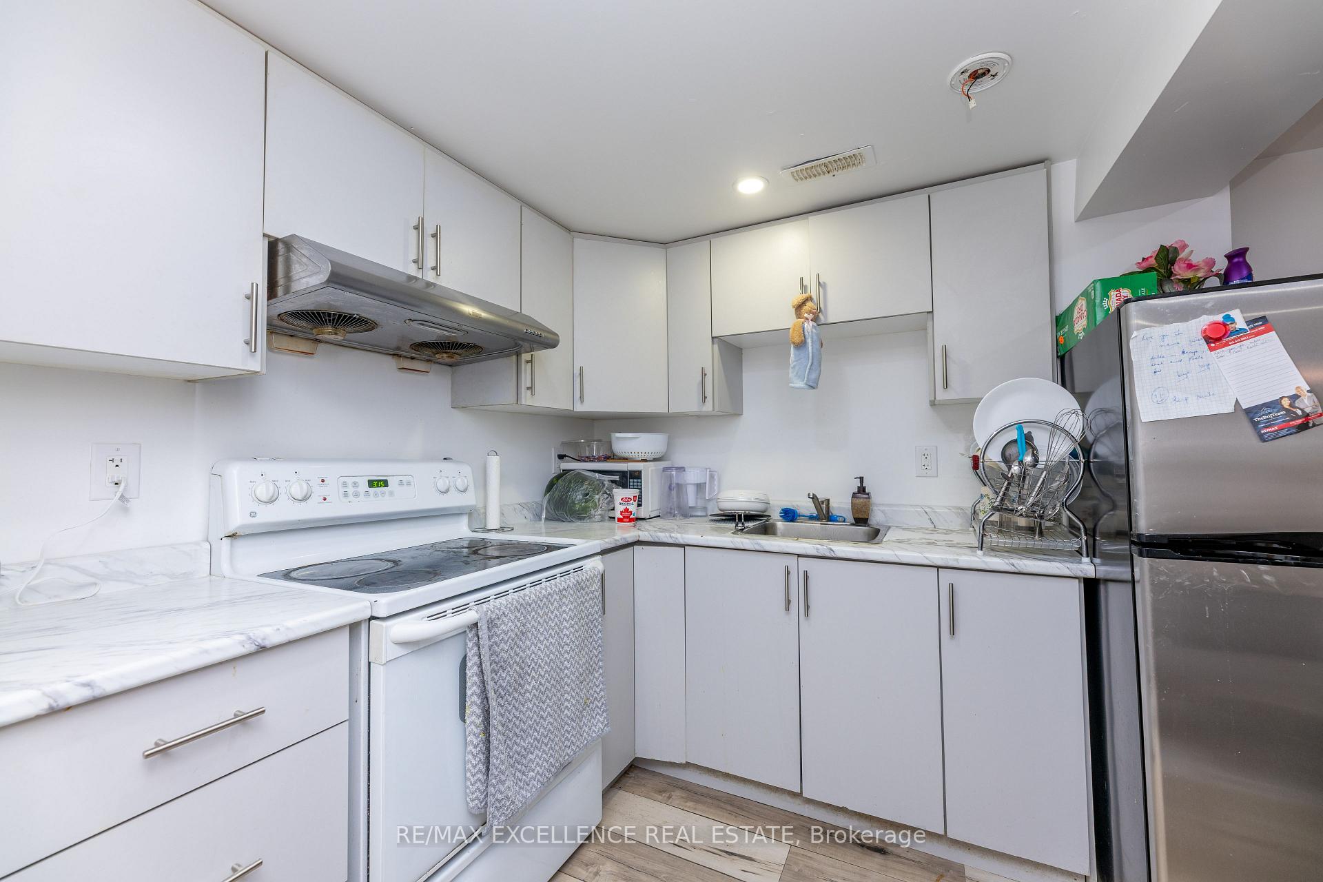 Photo 9 of 20 Hedgeson Court, Brampton, Central Park — HOMEH