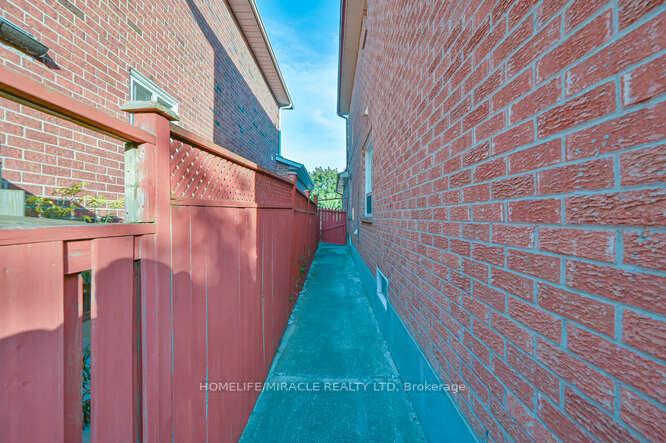 Photo 39 of 66 Metzak Drive, Brampton, Heart Lake West — HOMEH